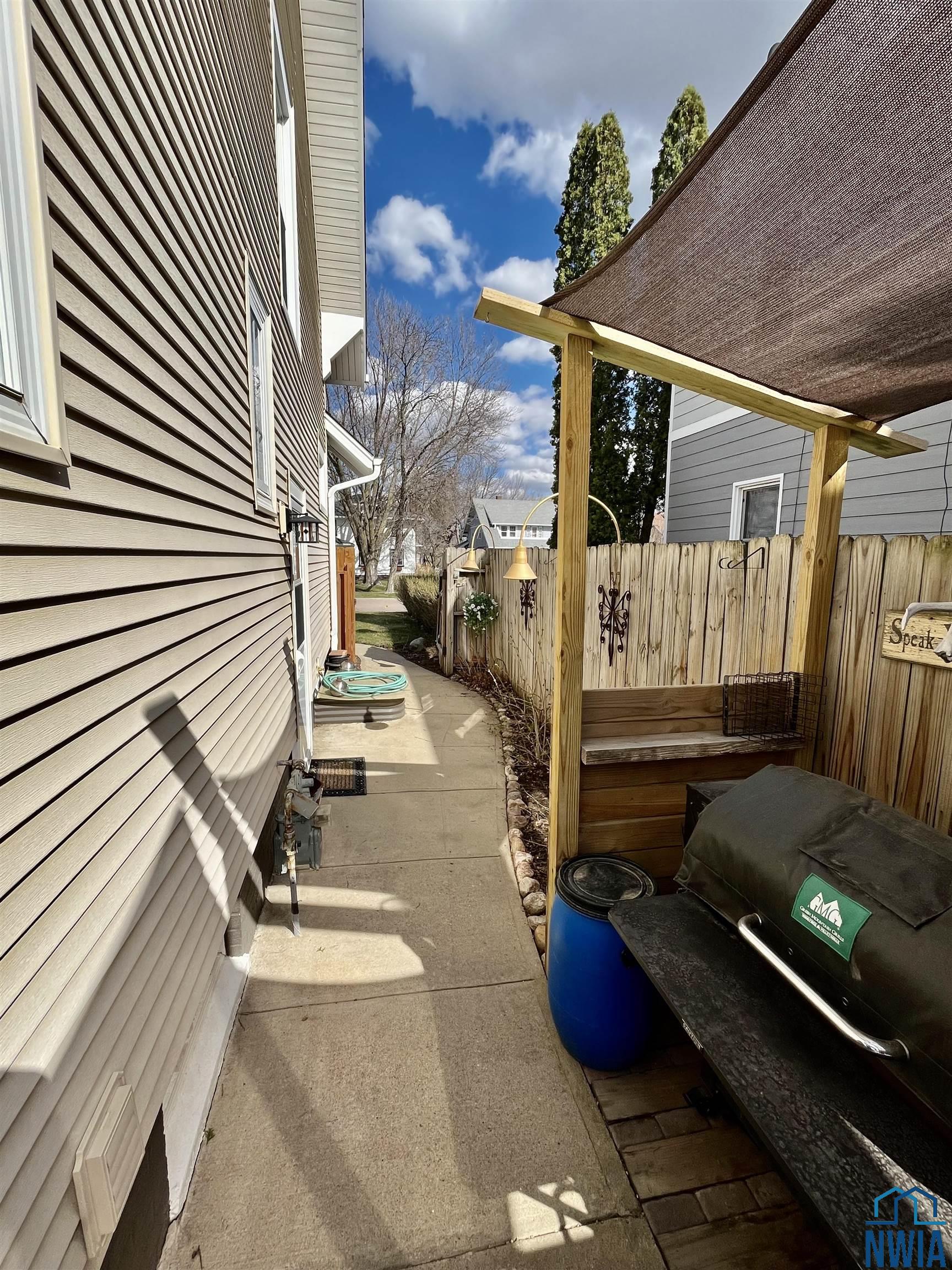 2923 Jones St.