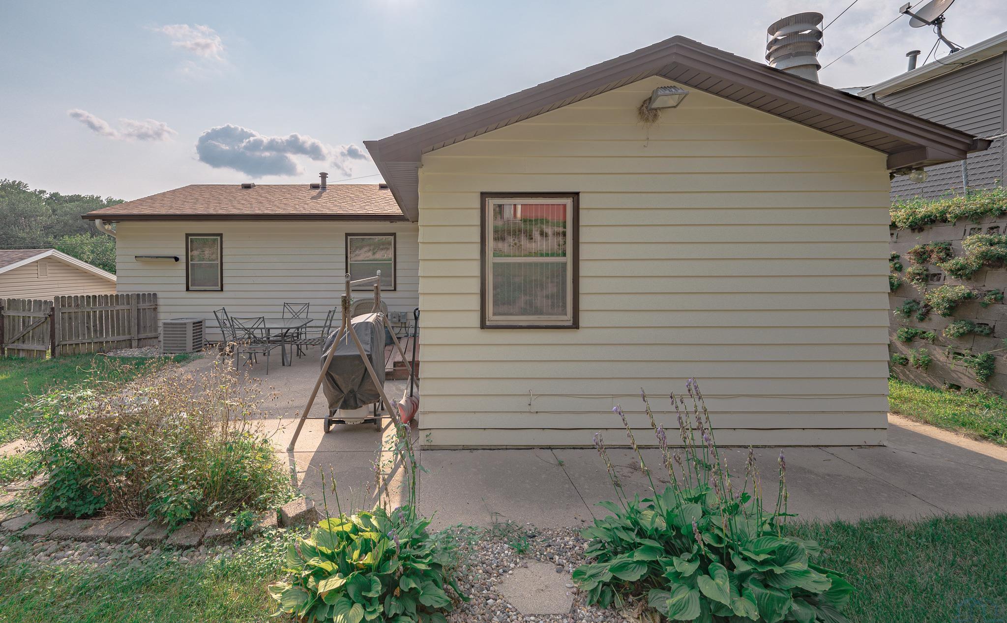 1618 S IRENE ST