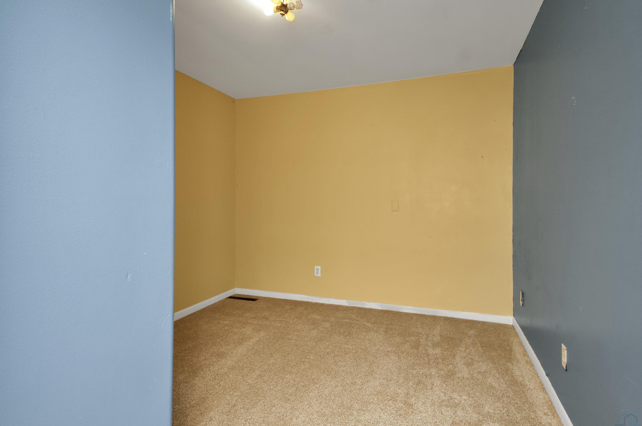 425 Victoria Court