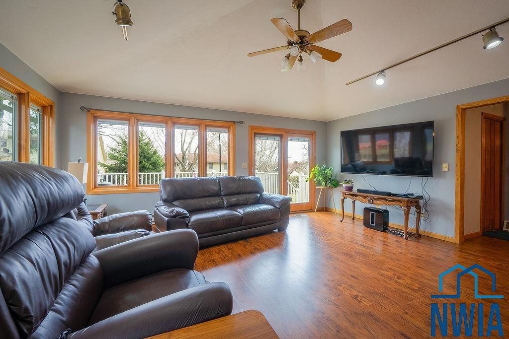 38 PROSPECT ST SW