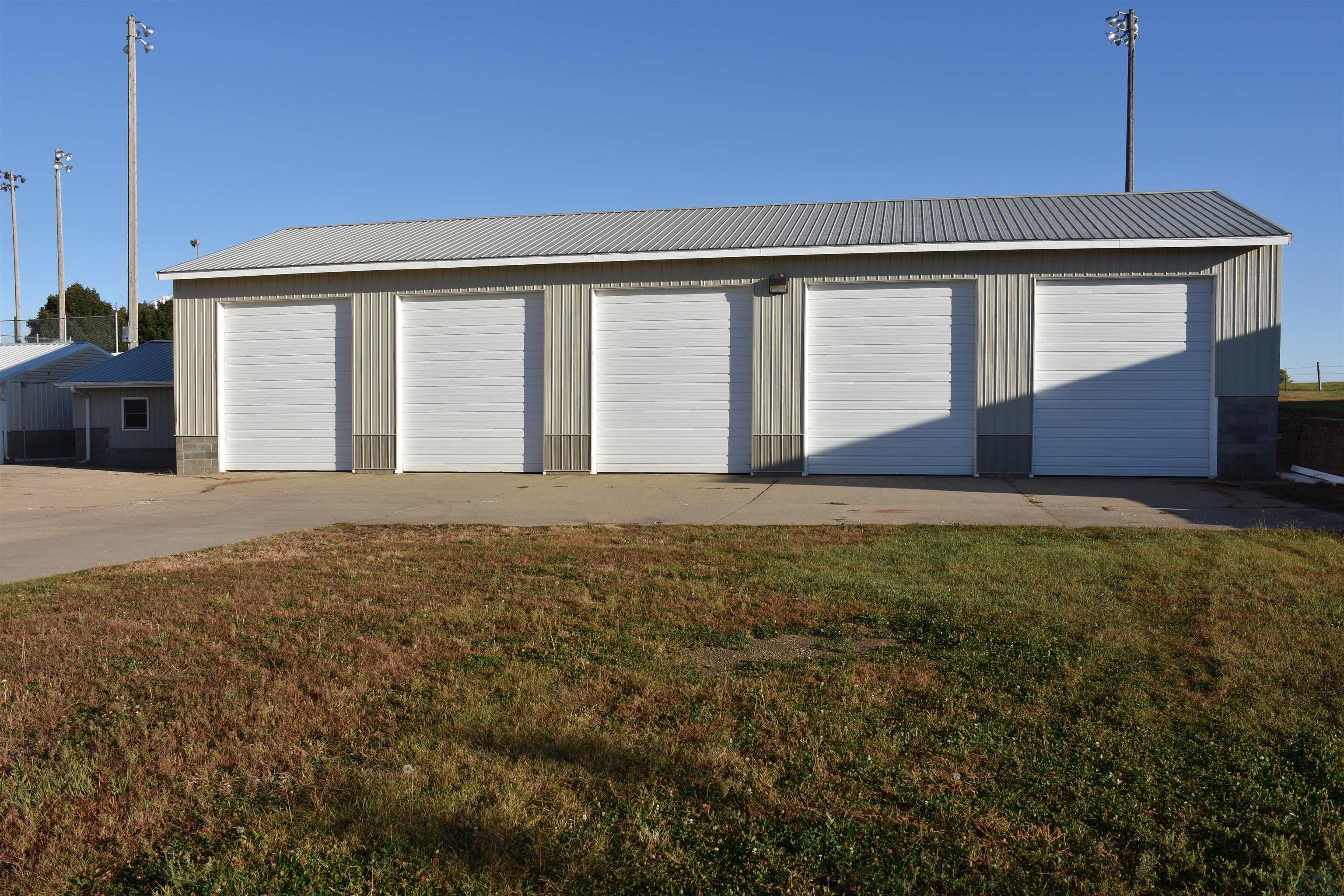 743 E FRONTAGE RD