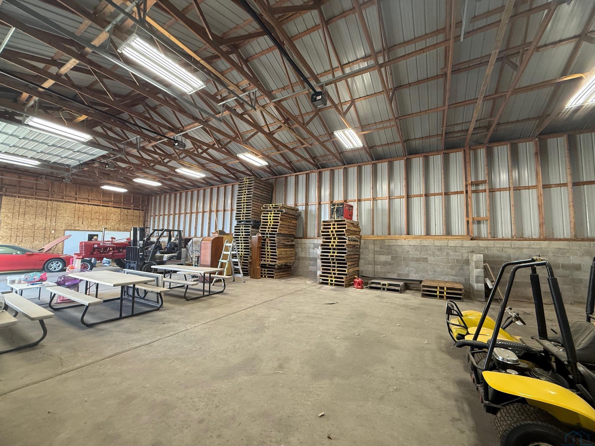 743 E FRONTAGE RD