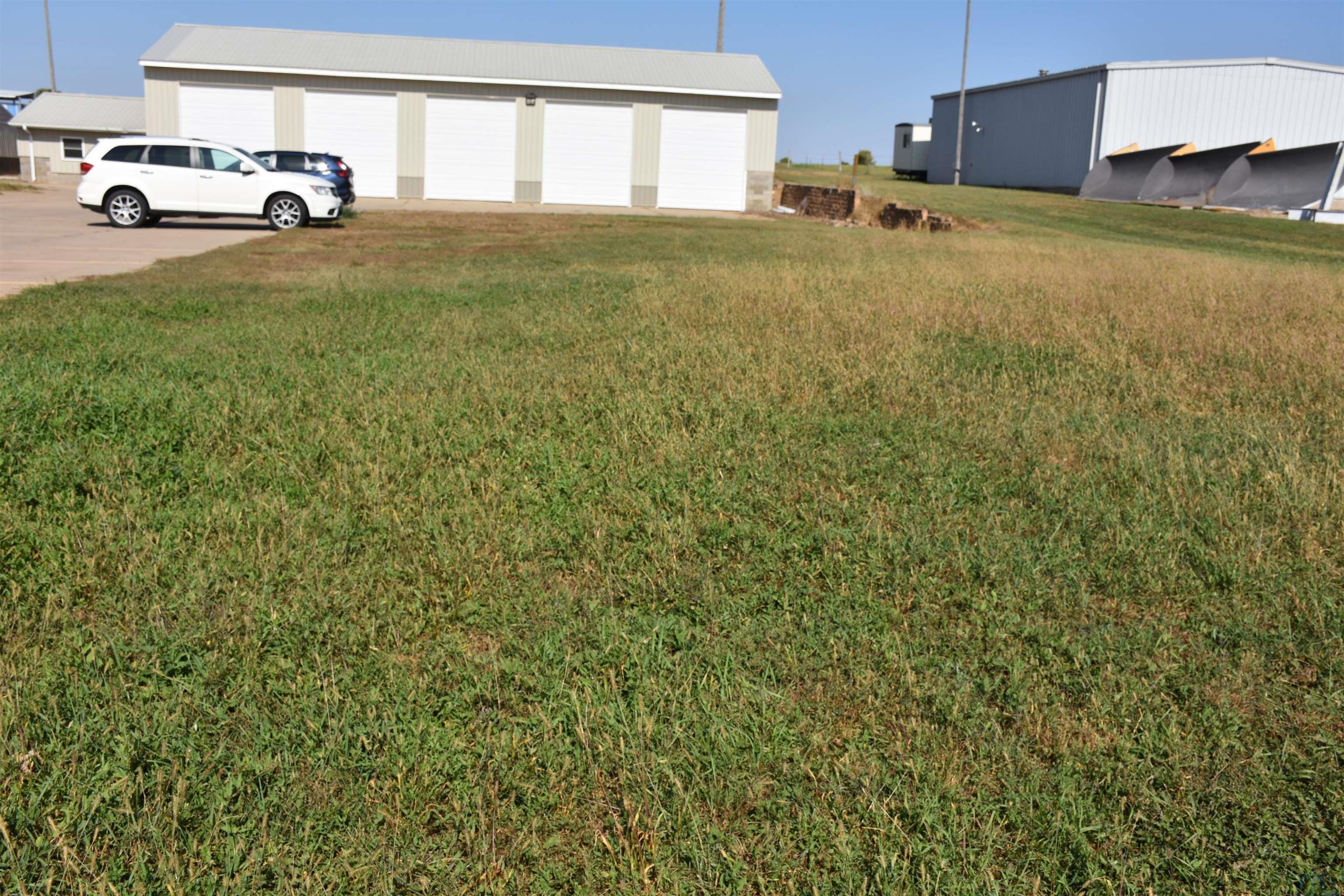743 E FRONTAGE RD