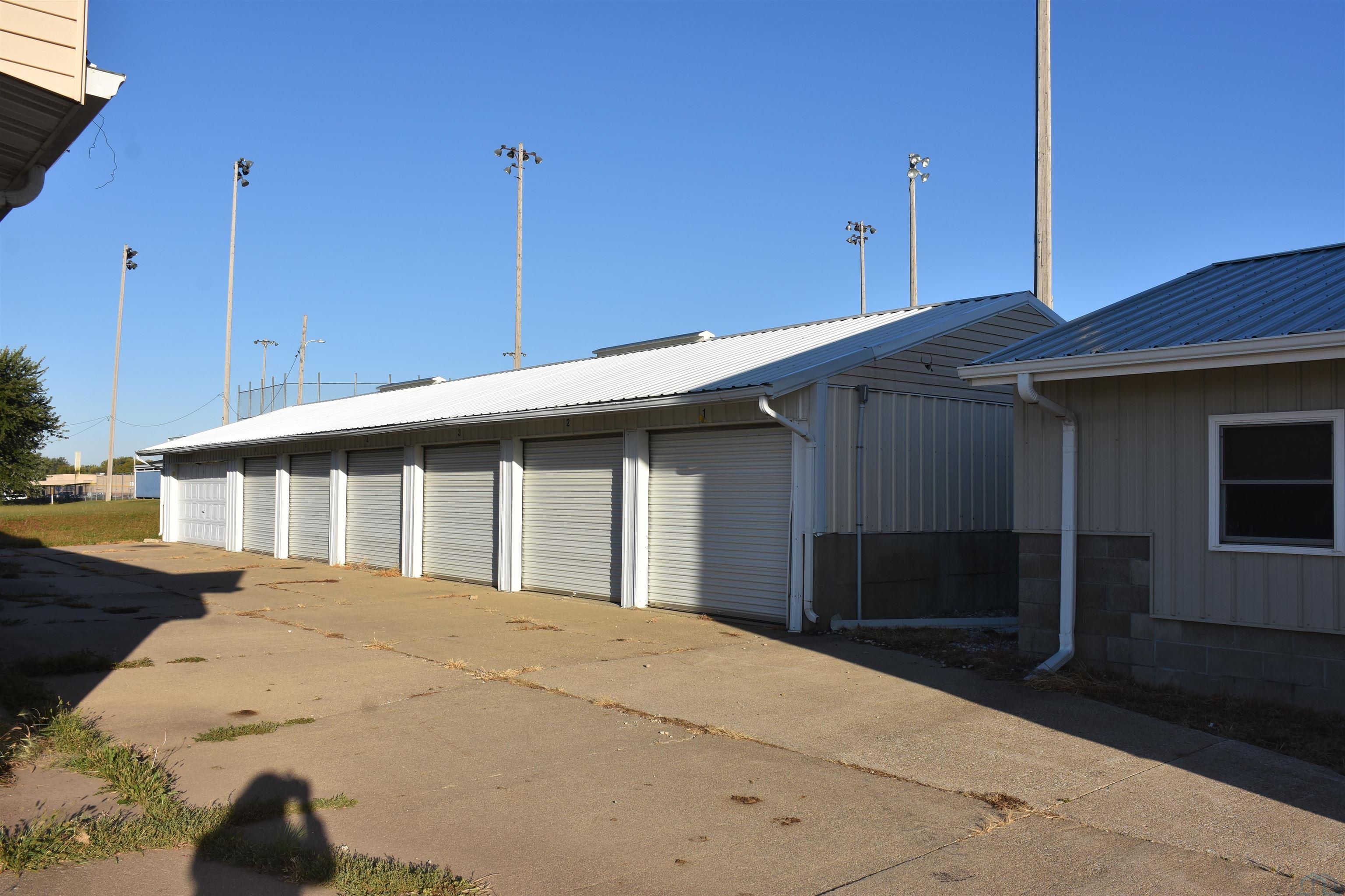 743 E FRONTAGE RD