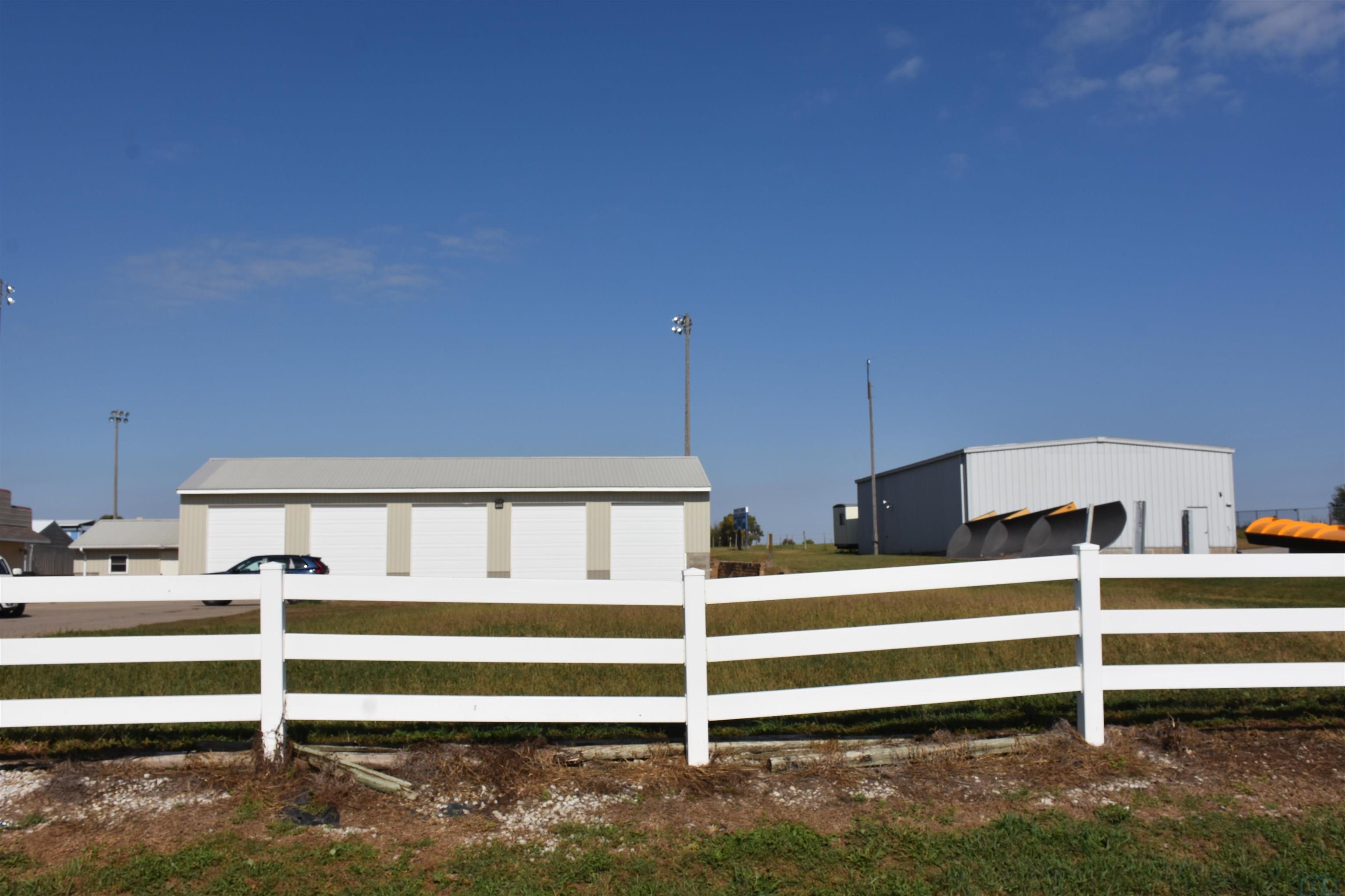 743 E FRONTAGE RD