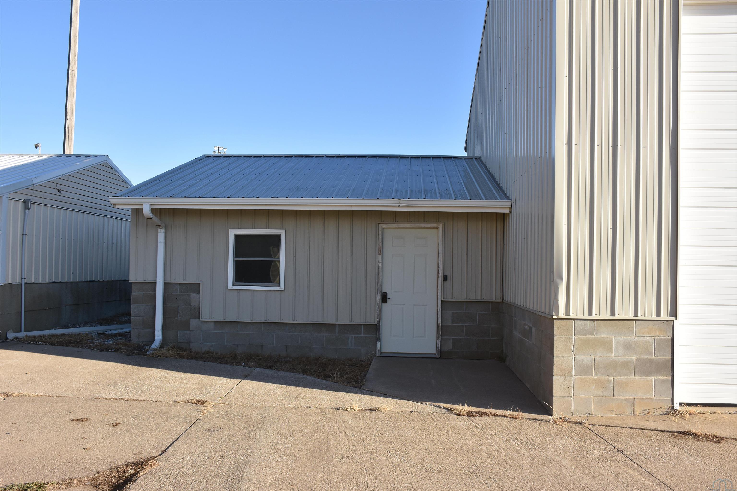 743 E FRONTAGE RD