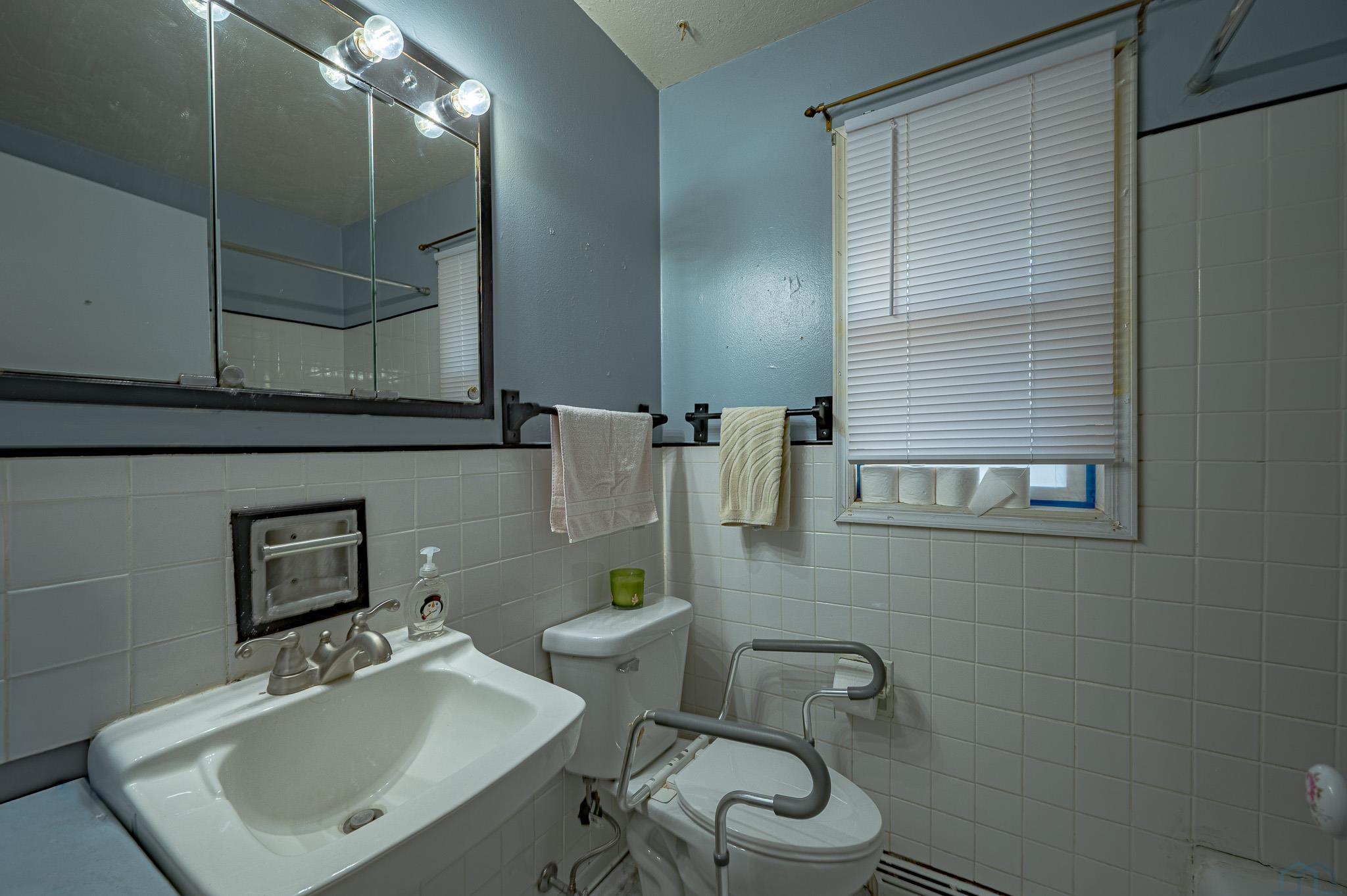 1596 Harrington Loop