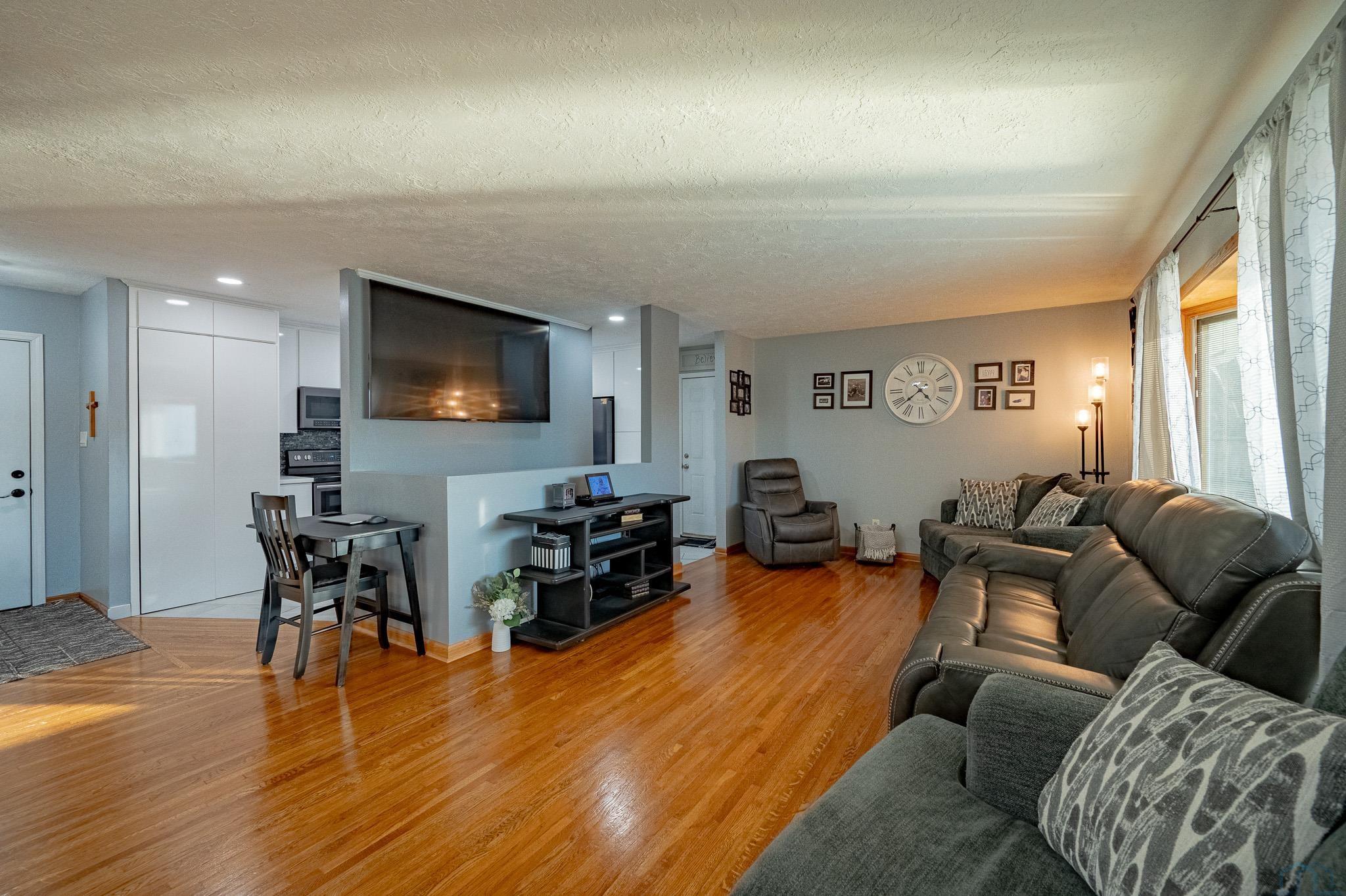 905 S SAINT MARYS ST