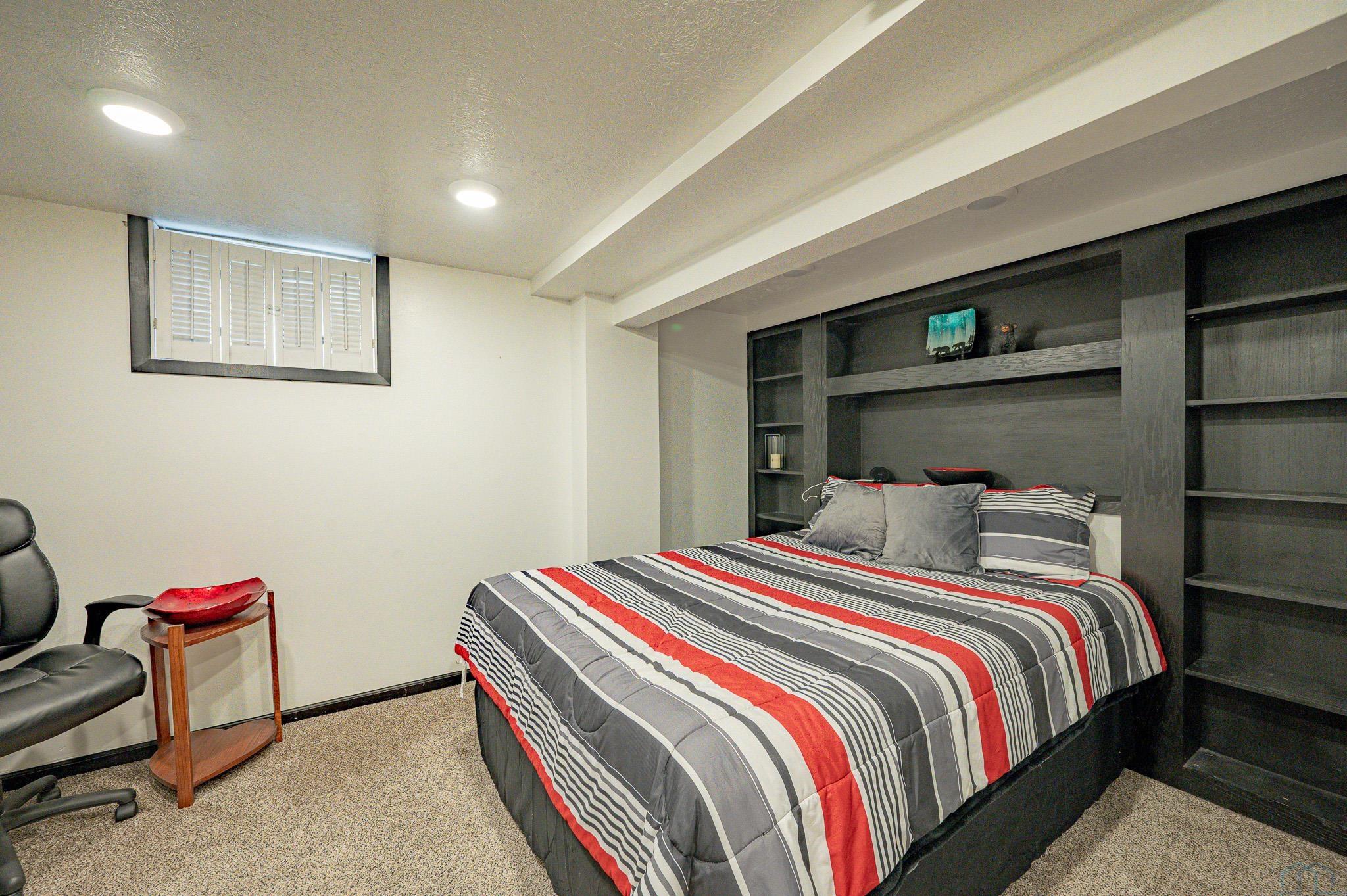 905 S SAINT MARYS ST