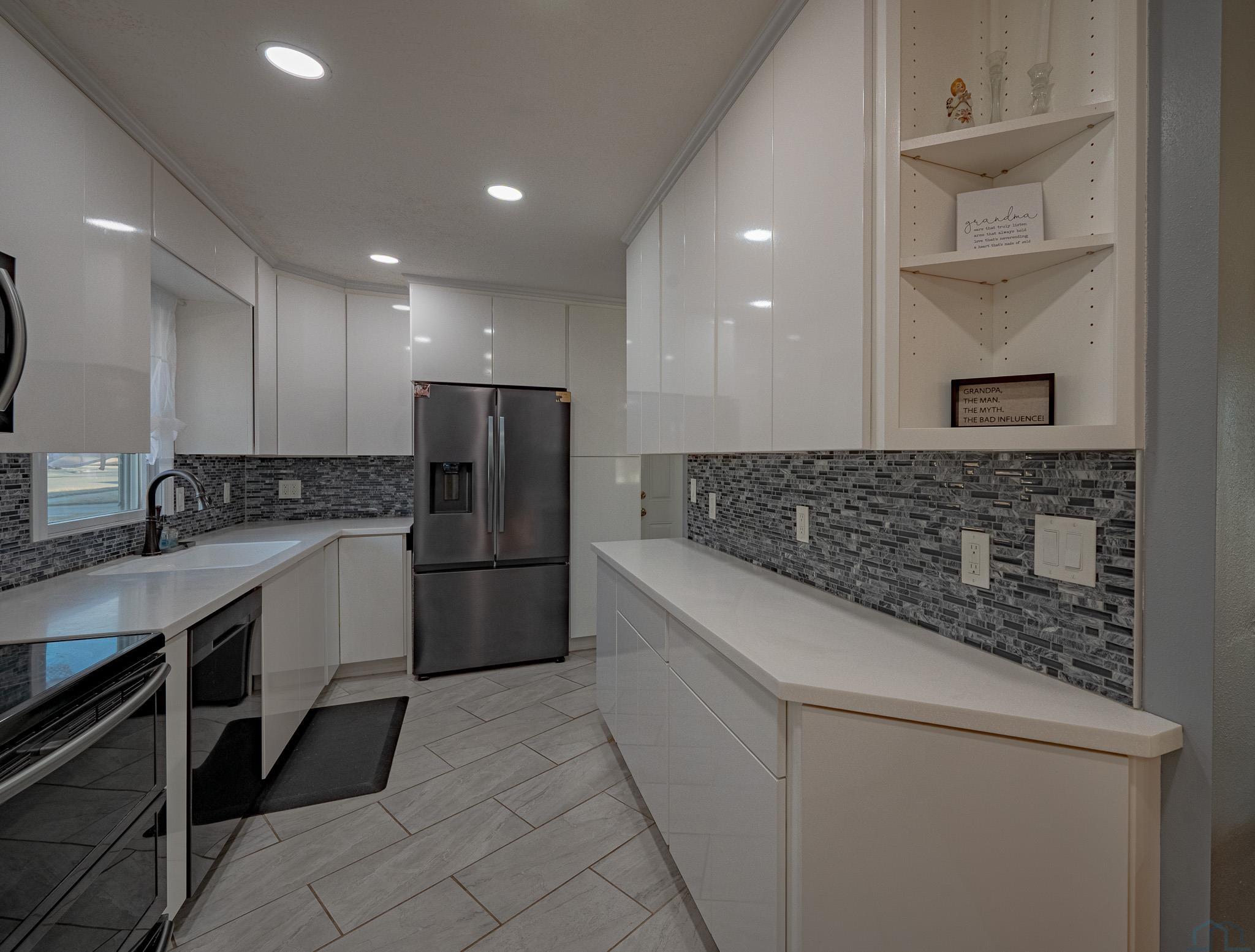 905 S SAINT MARYS ST