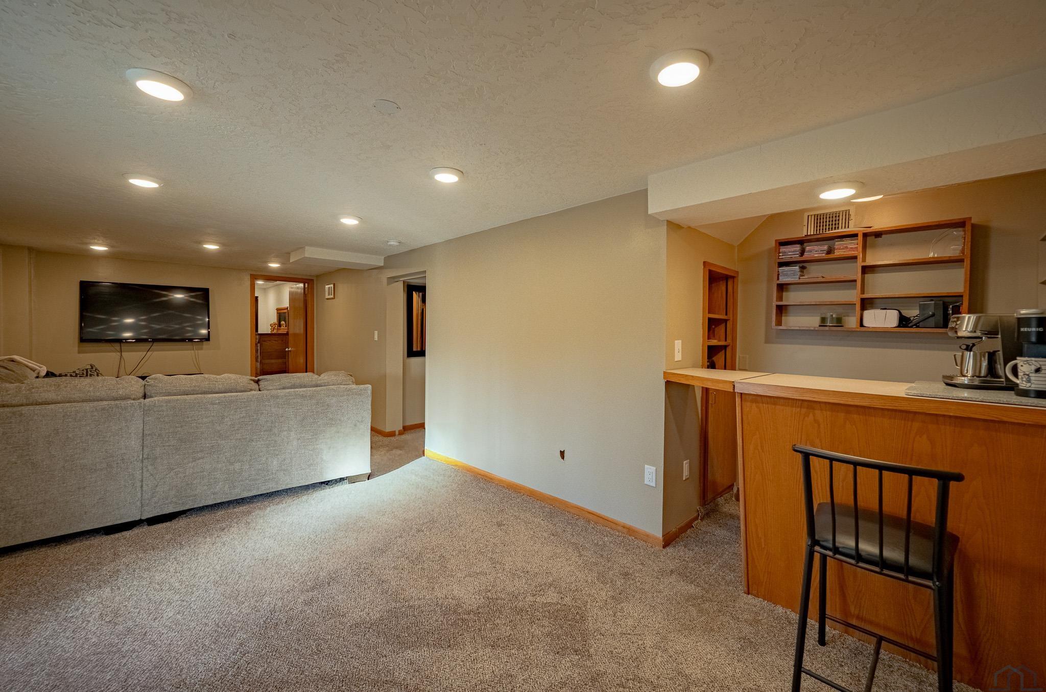 905 S SAINT MARYS ST