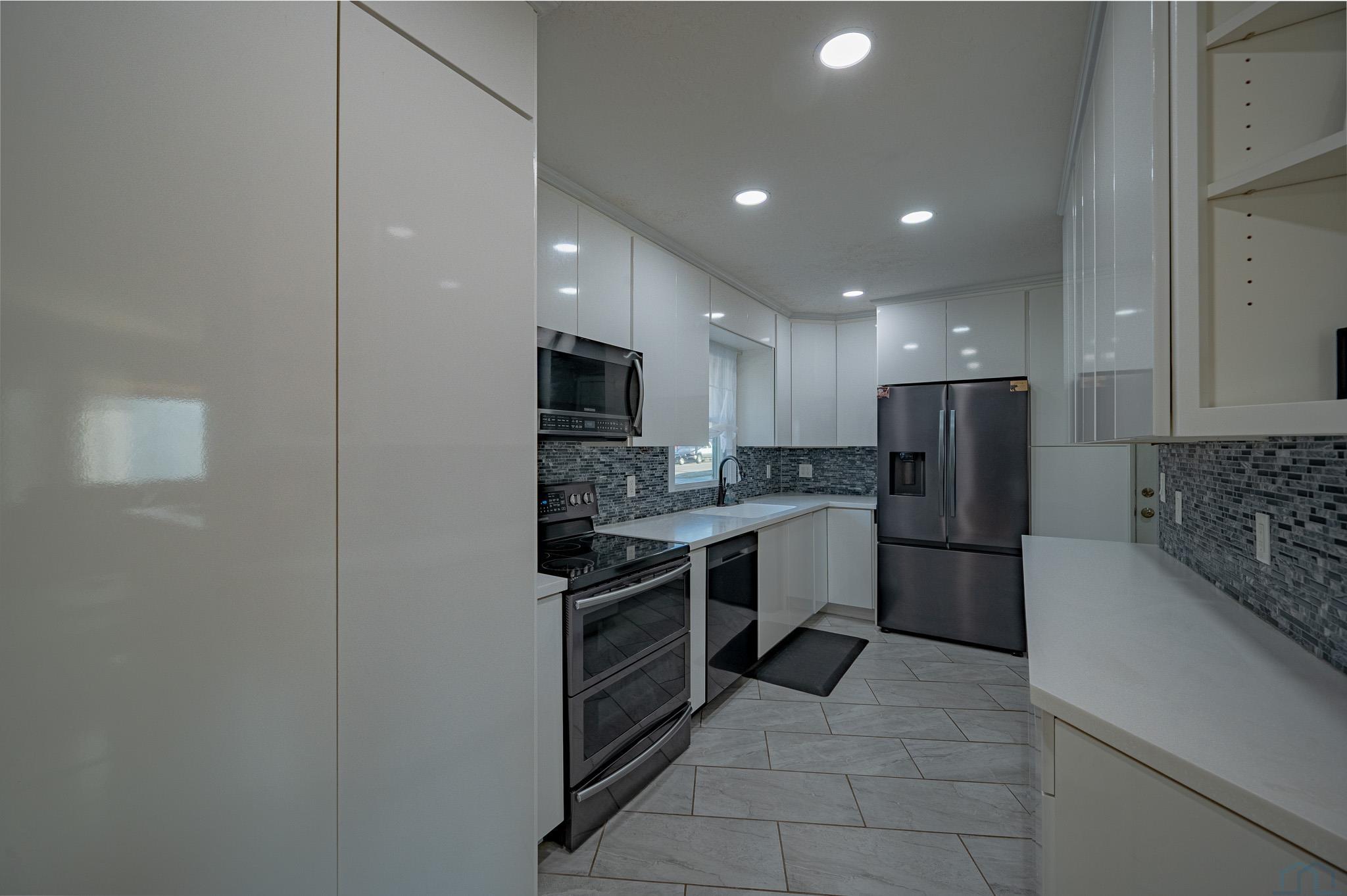 905 S SAINT MARYS ST