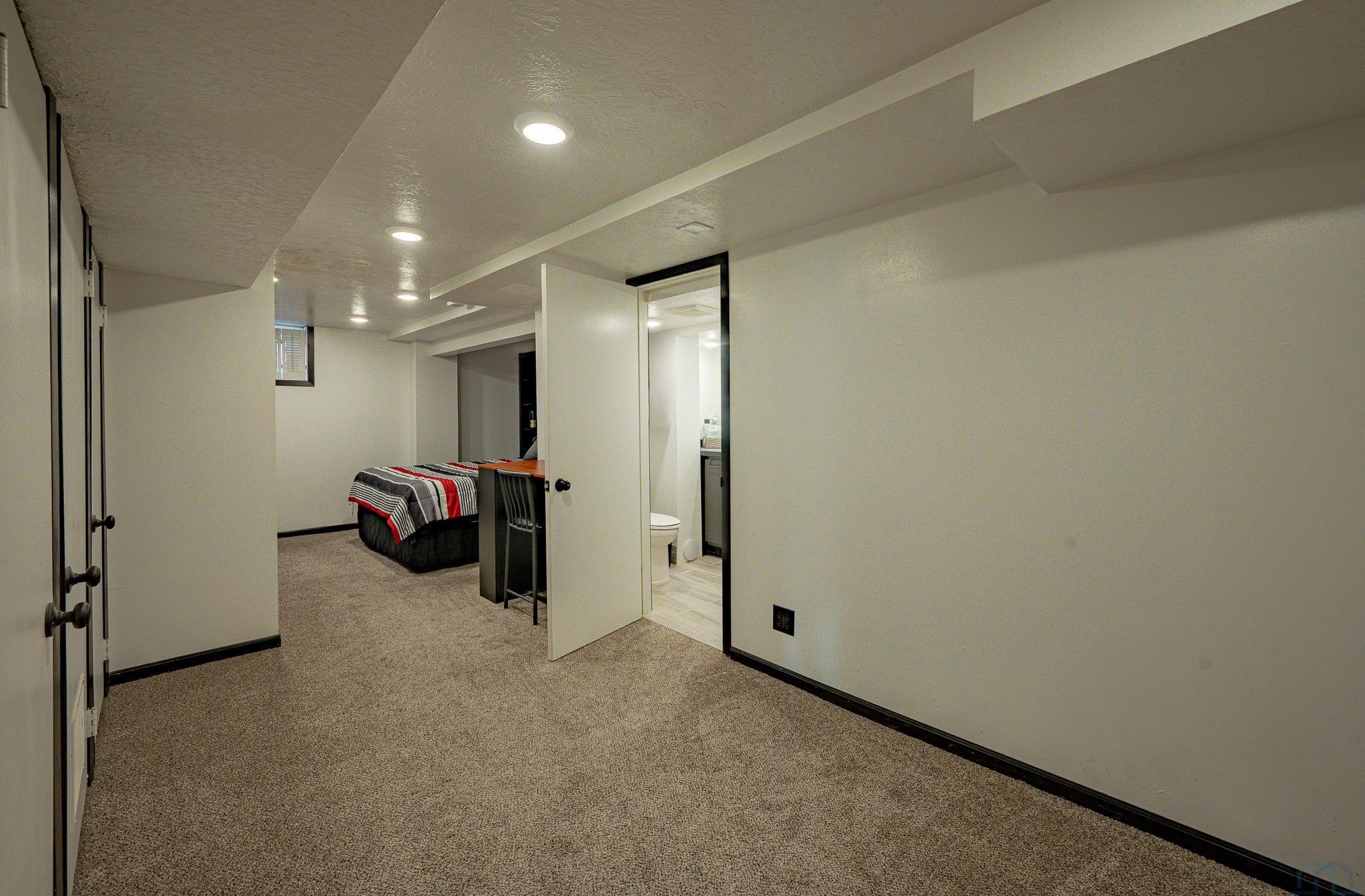 905 S SAINT MARYS ST