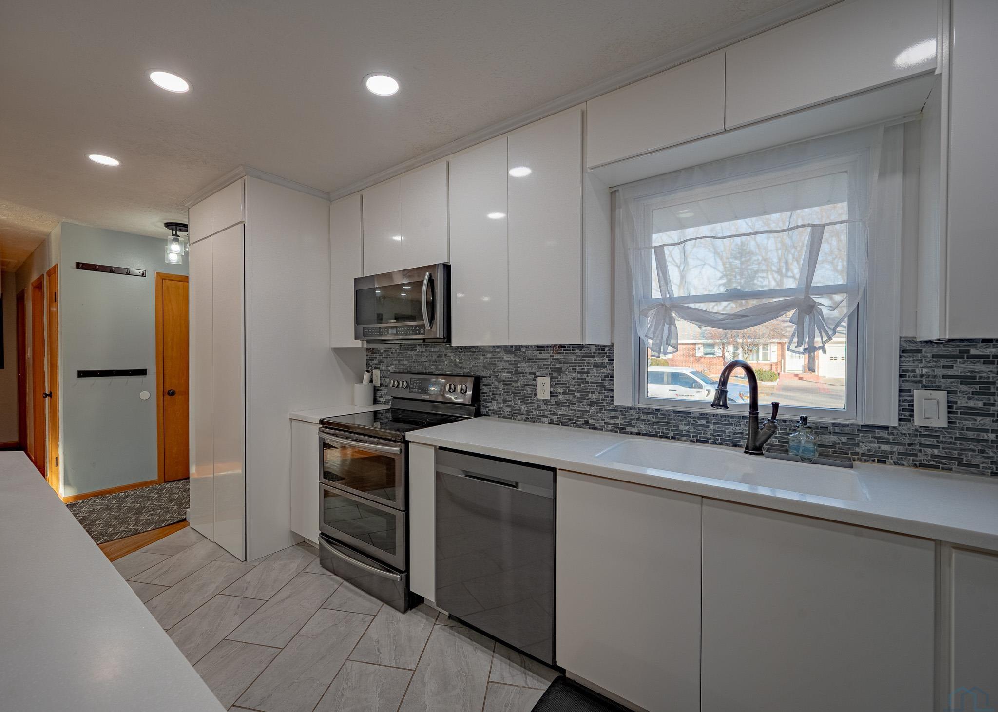 905 S SAINT MARYS ST