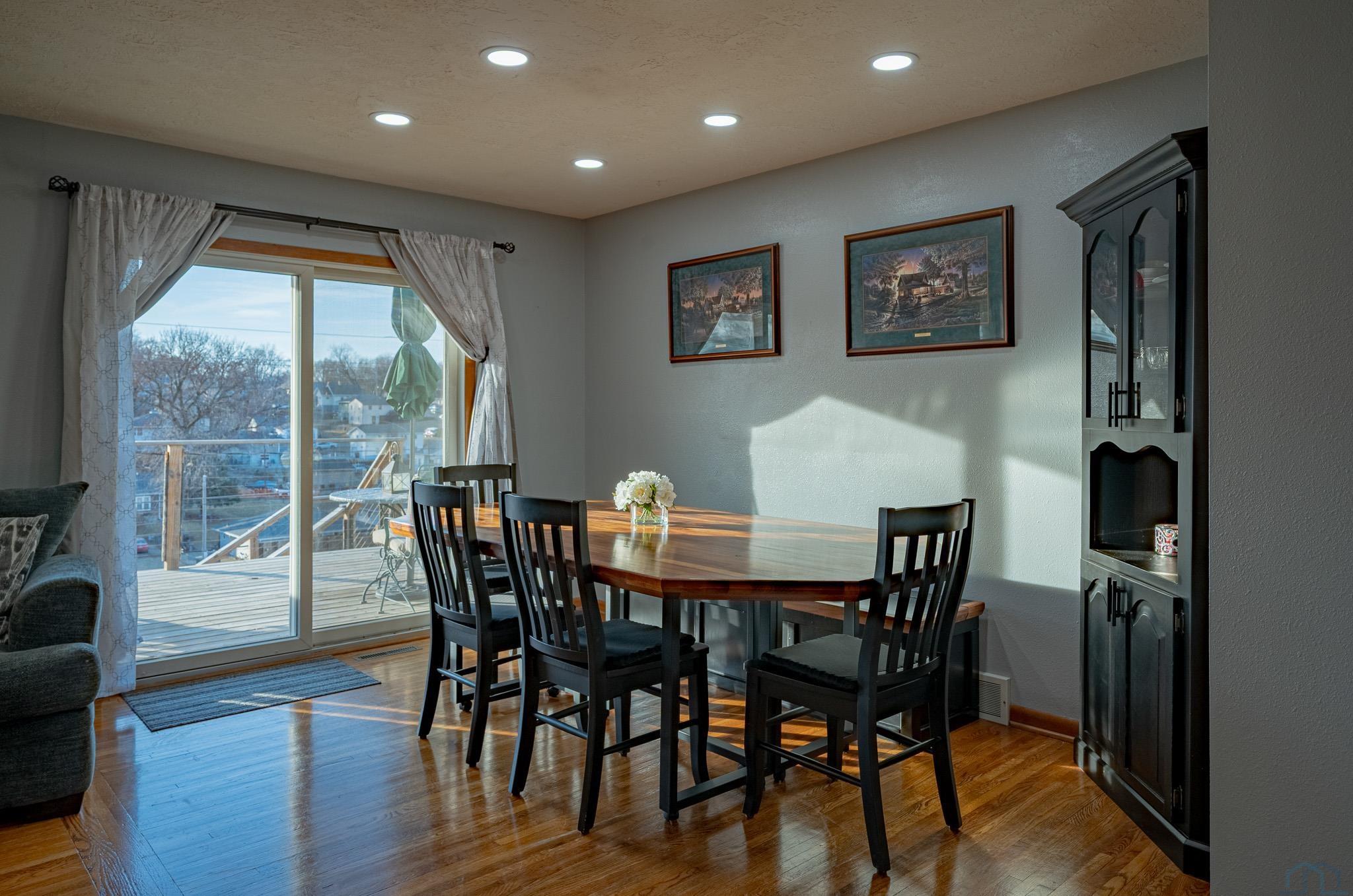 905 S SAINT MARYS ST