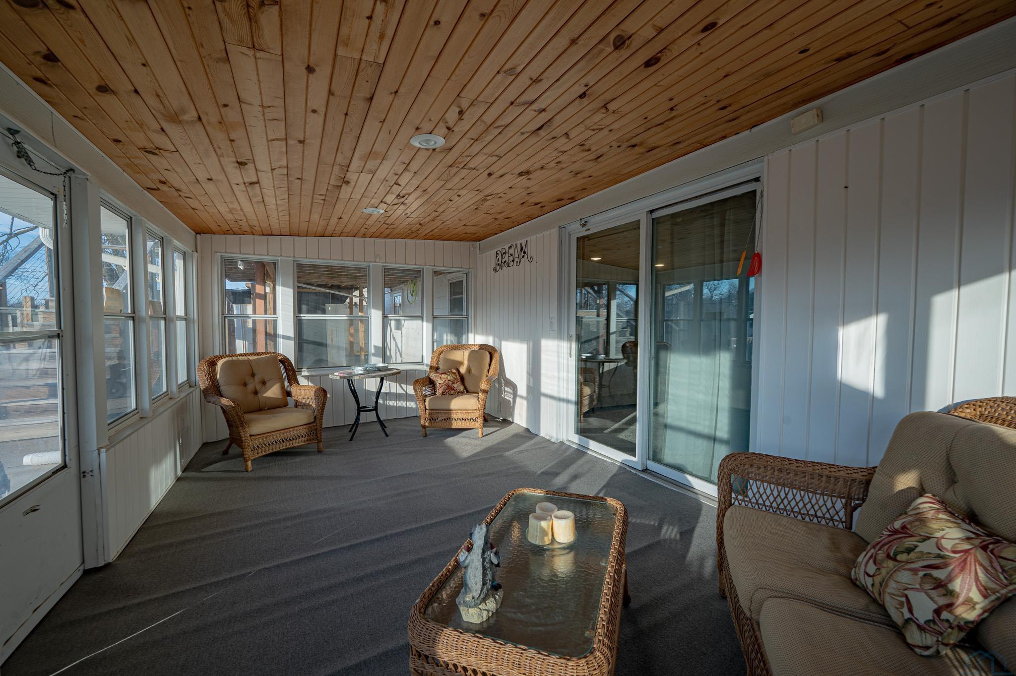 905 S SAINT MARYS ST