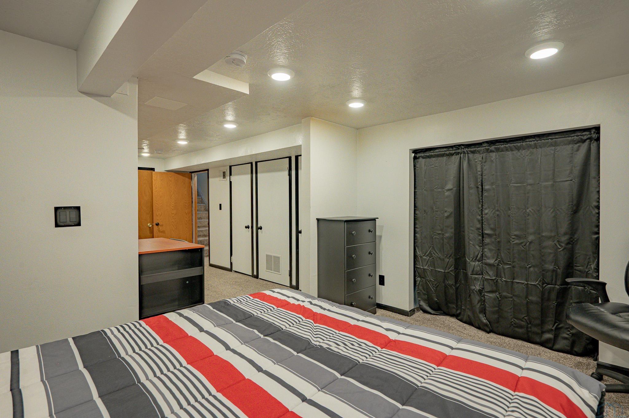 905 S SAINT MARYS ST