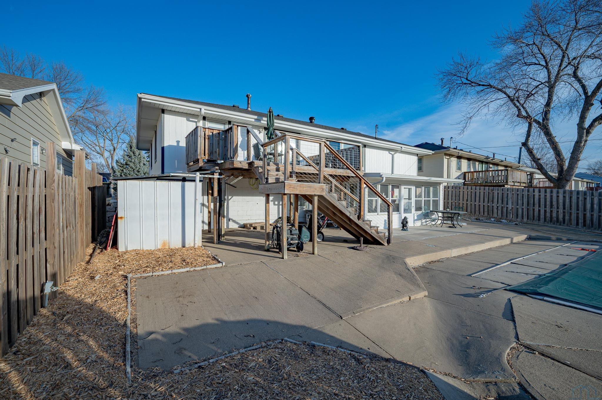 905 S SAINT MARYS ST