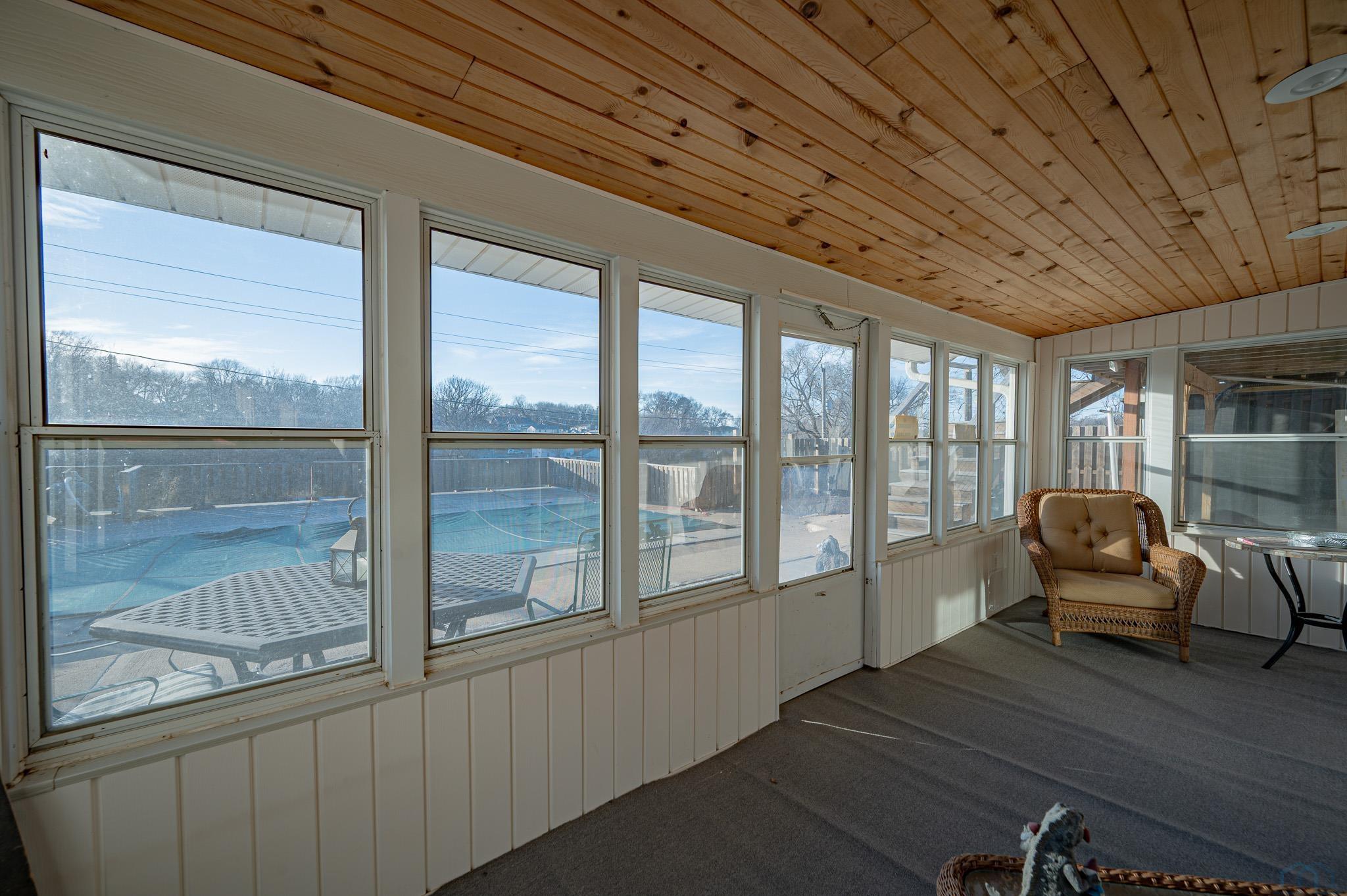 905 S SAINT MARYS ST