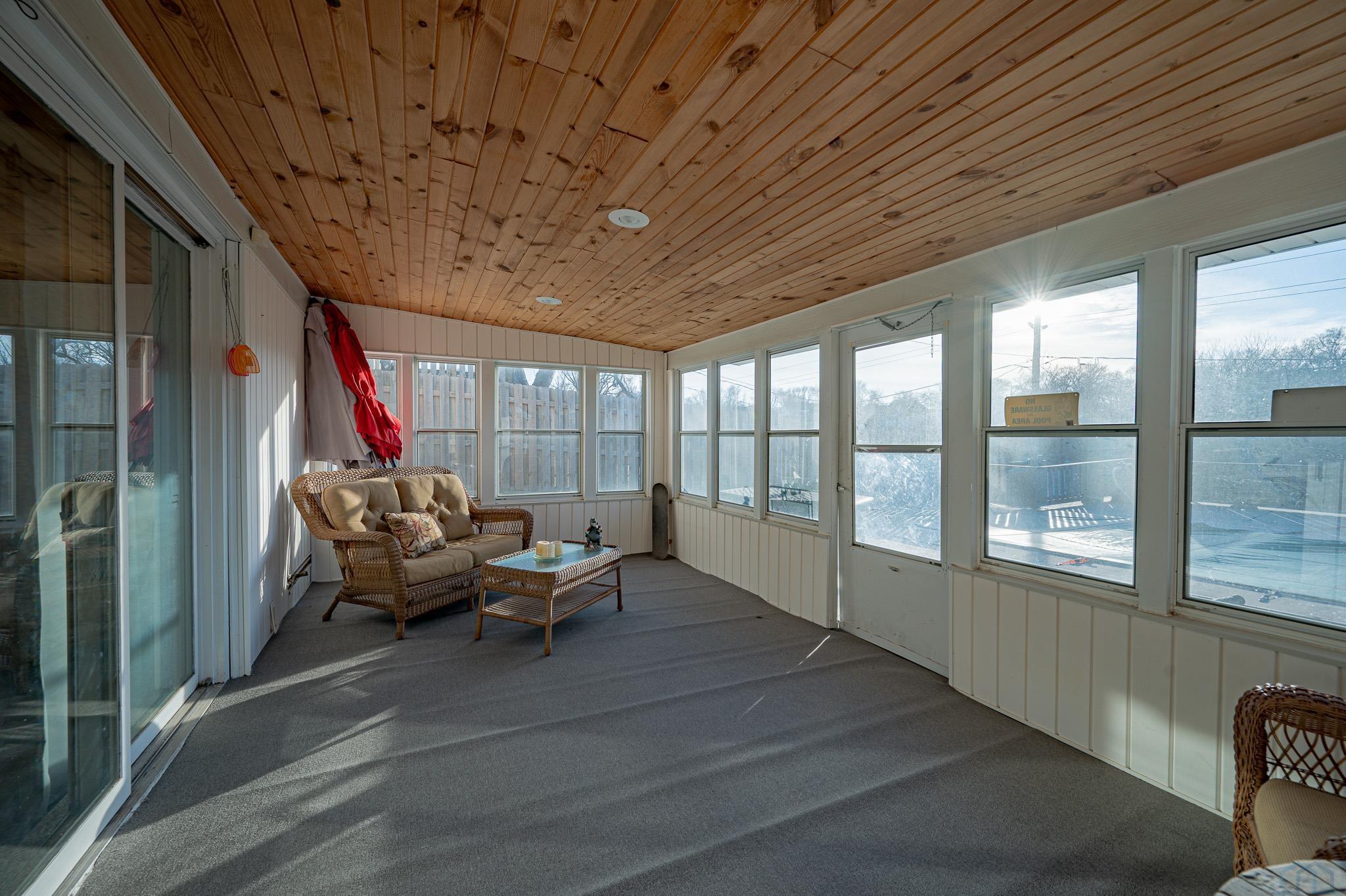 905 S SAINT MARYS ST