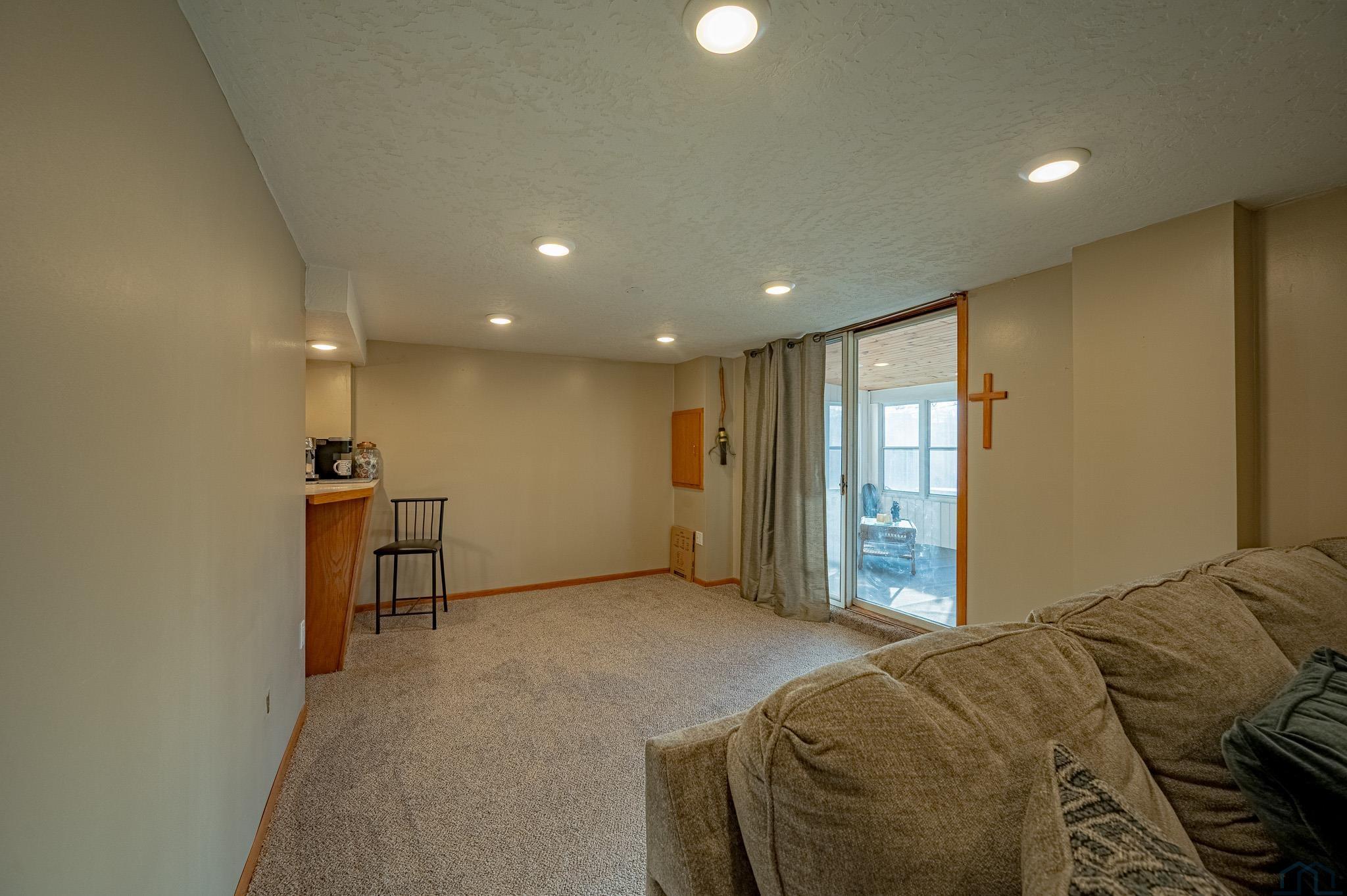 905 S SAINT MARYS ST