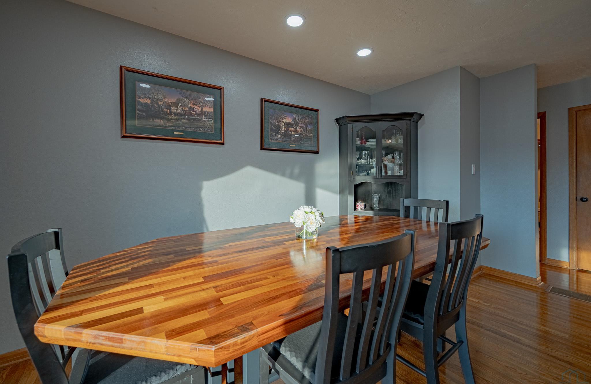 905 S SAINT MARYS ST