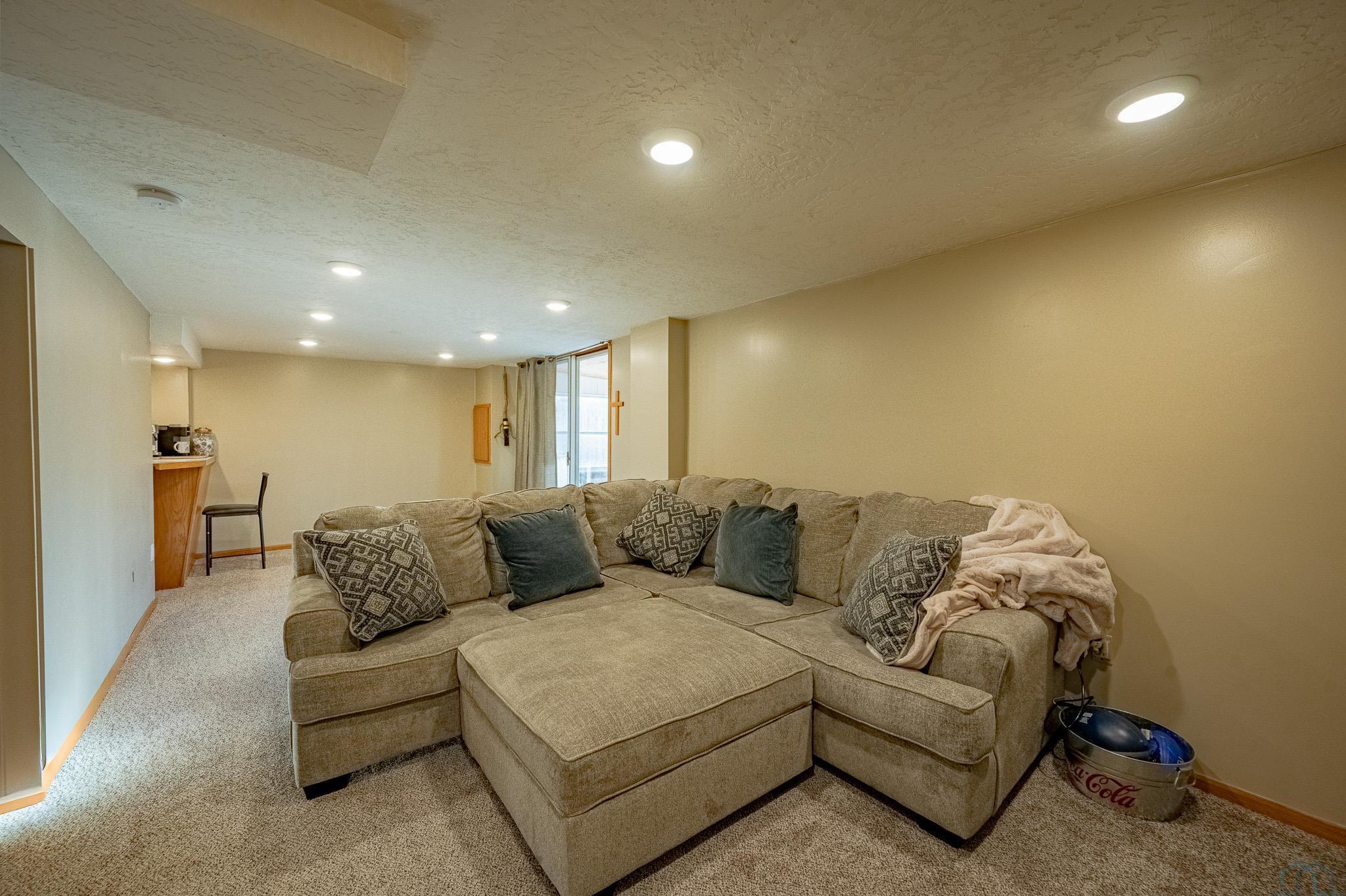 905 S SAINT MARYS ST