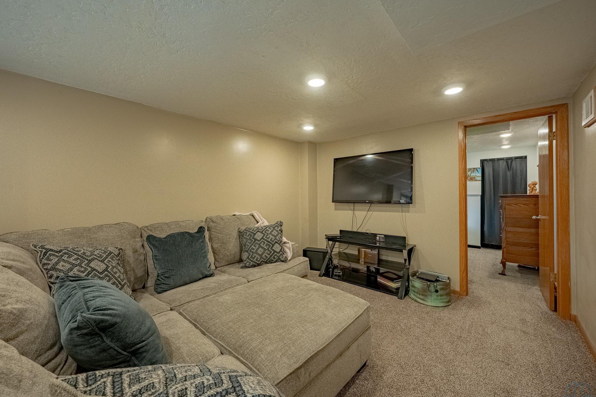 905 S SAINT MARYS ST