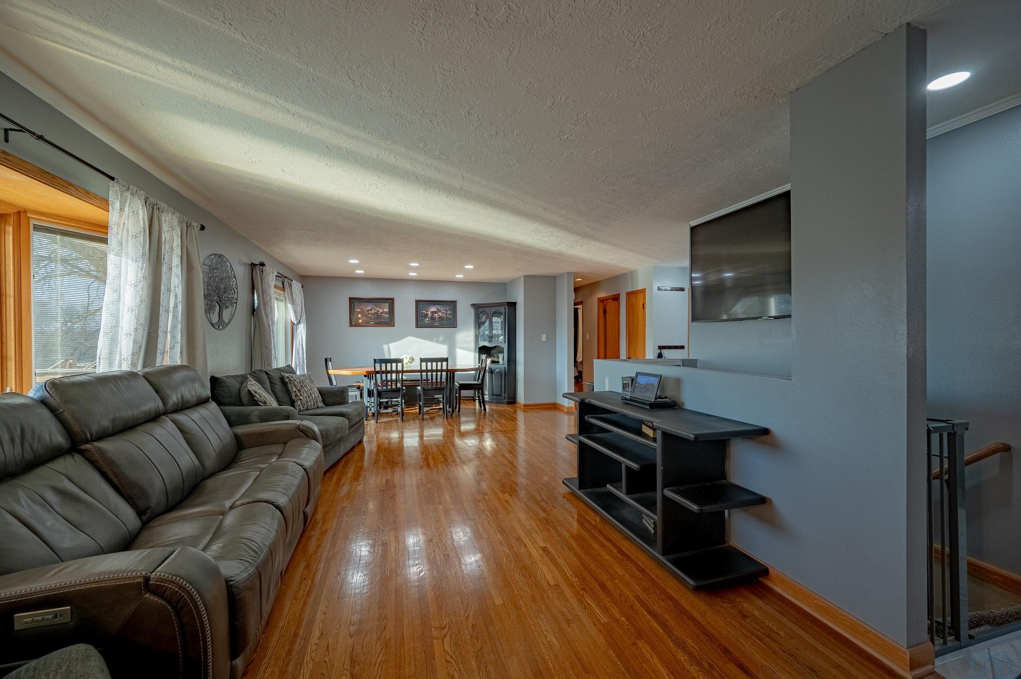 905 S SAINT MARYS ST