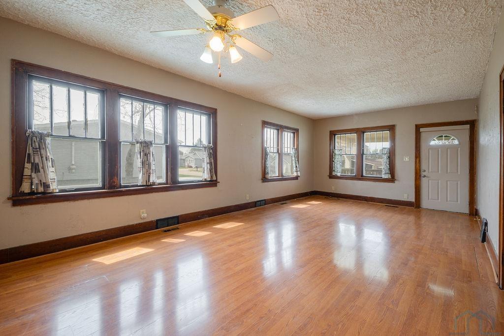 212 WALLACE AVE