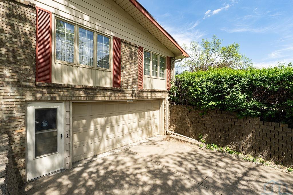 1327 HIAWATHA TRL