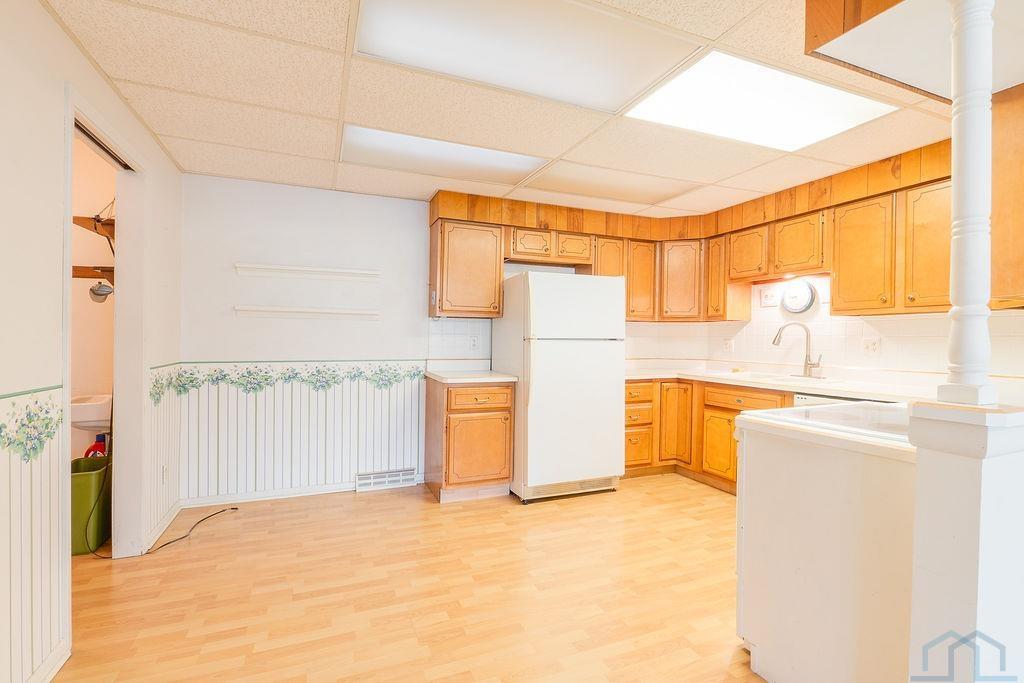1327 HIAWATHA TRL
