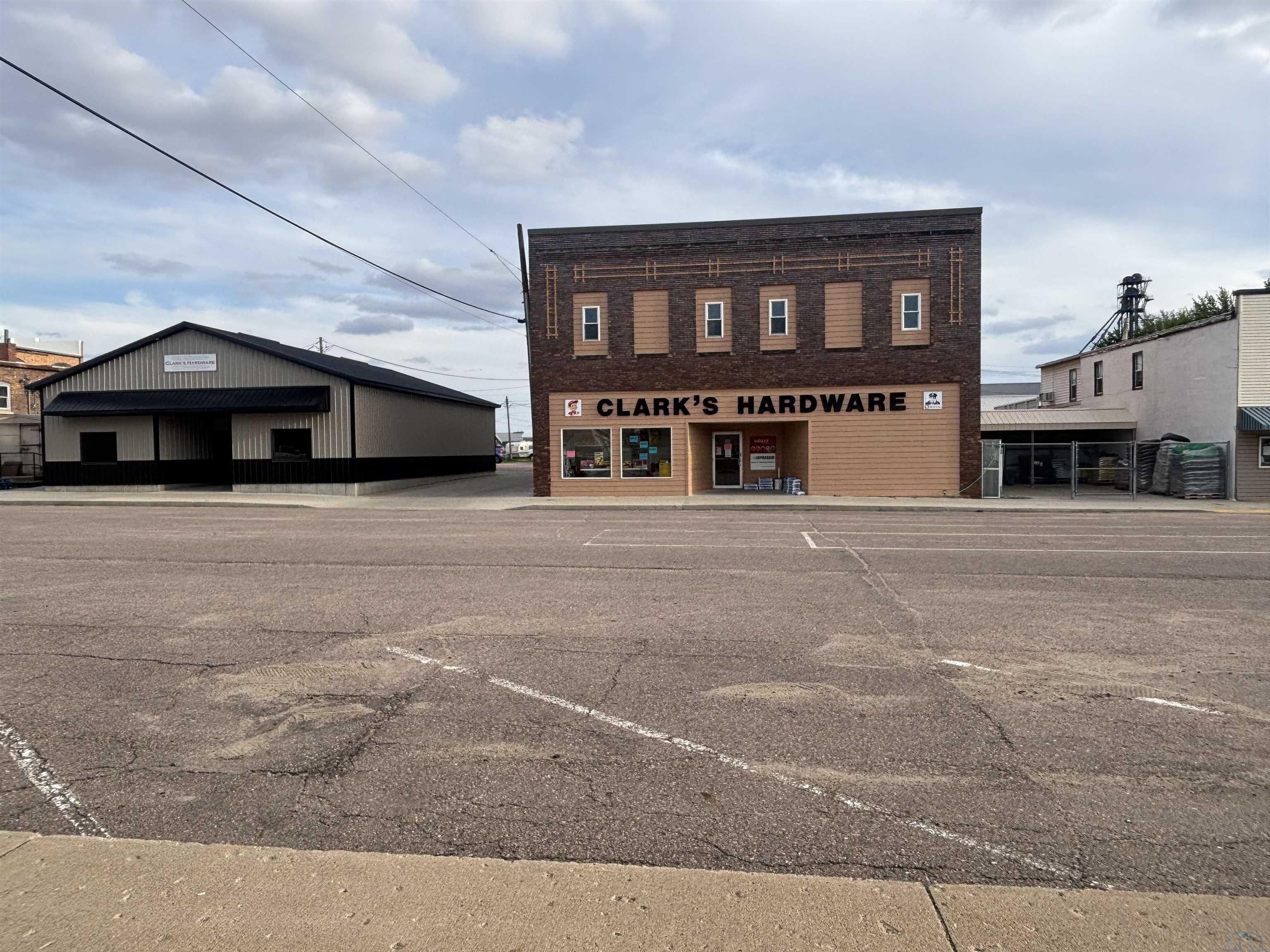 20 W 2ND ST