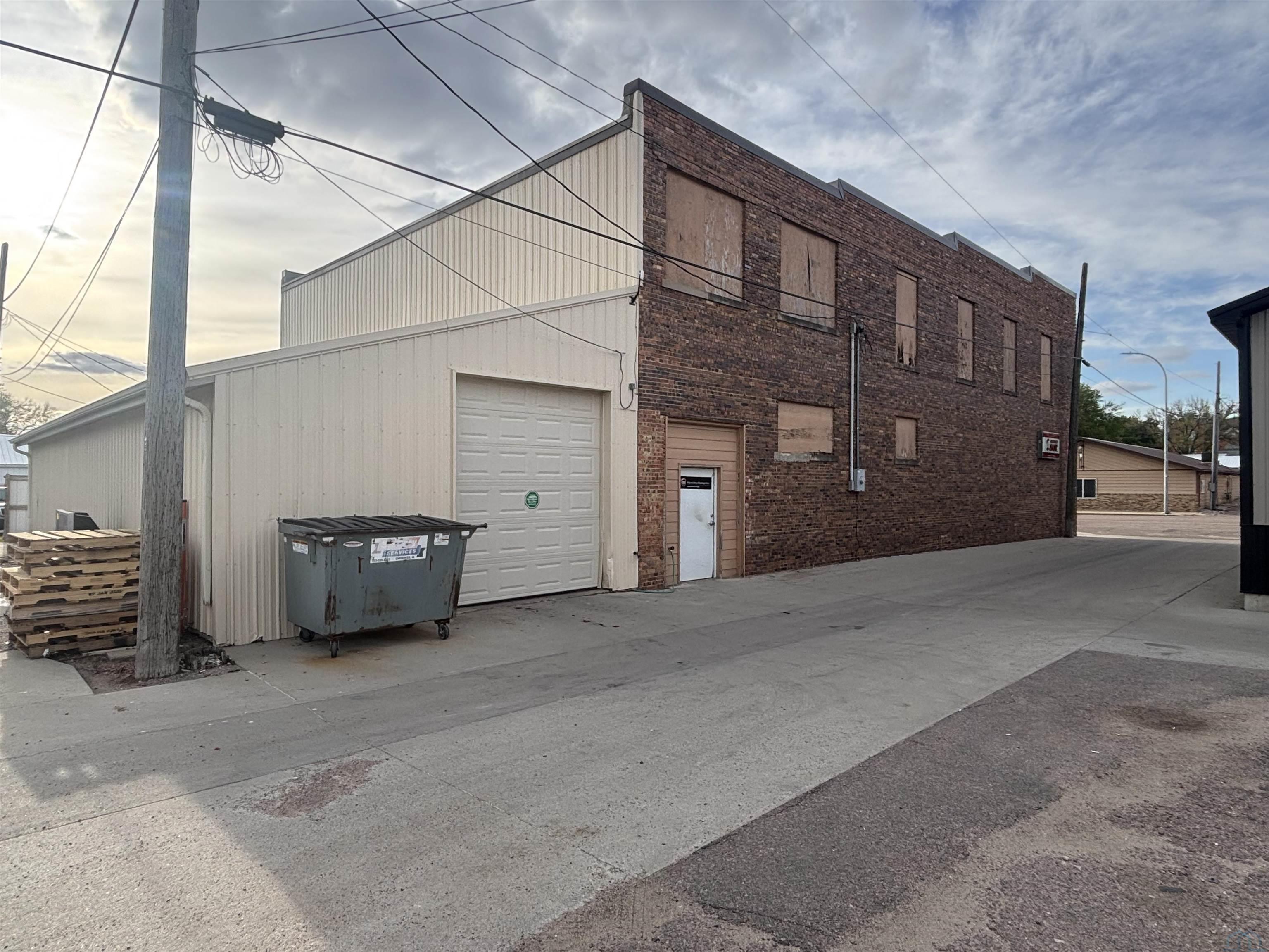 20 W 2ND ST