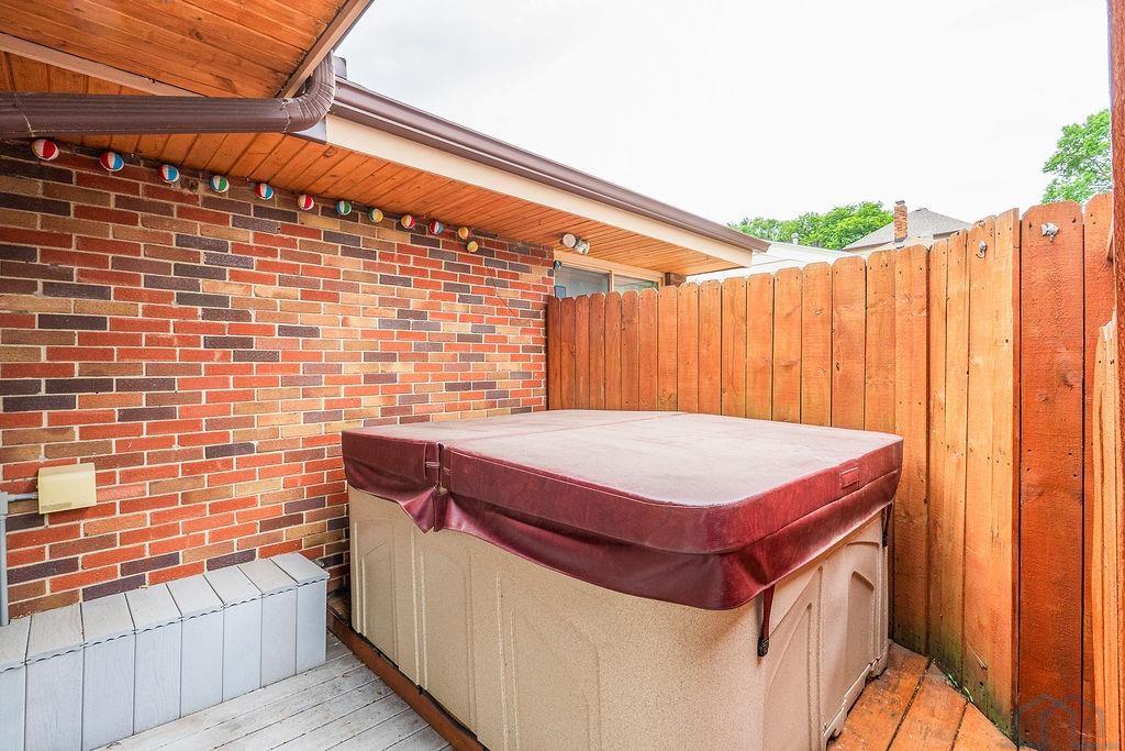 2215 S CLINTON ST