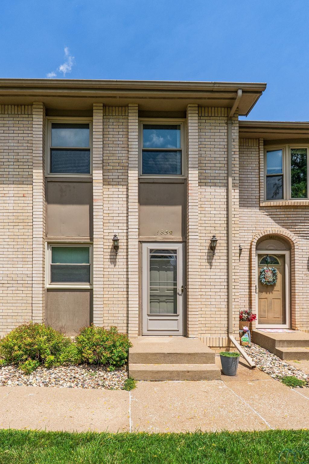 1839 INDIAN HILLS DR