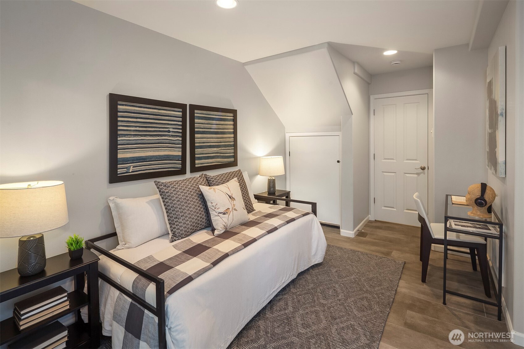 2112 Warren Avenue N Unit: B