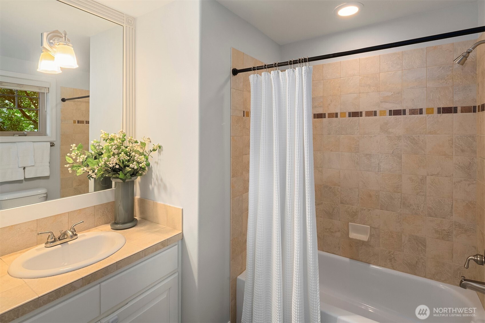 2112 Warren Avenue N Unit: B