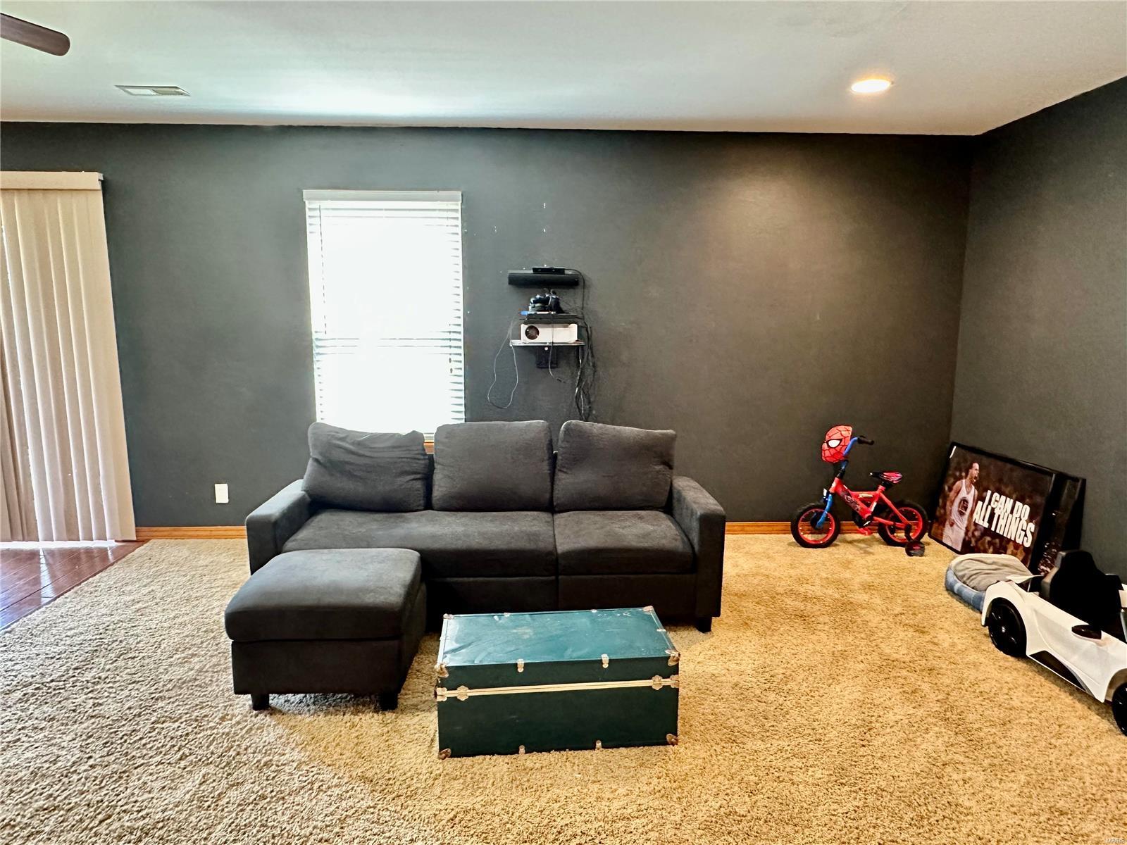 21680 Horizon Way Lane