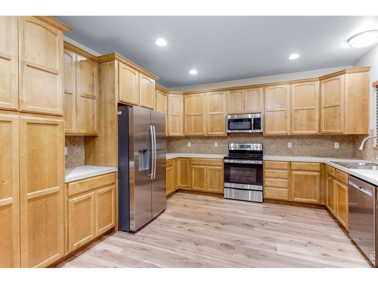 4746 Brenton Dr
