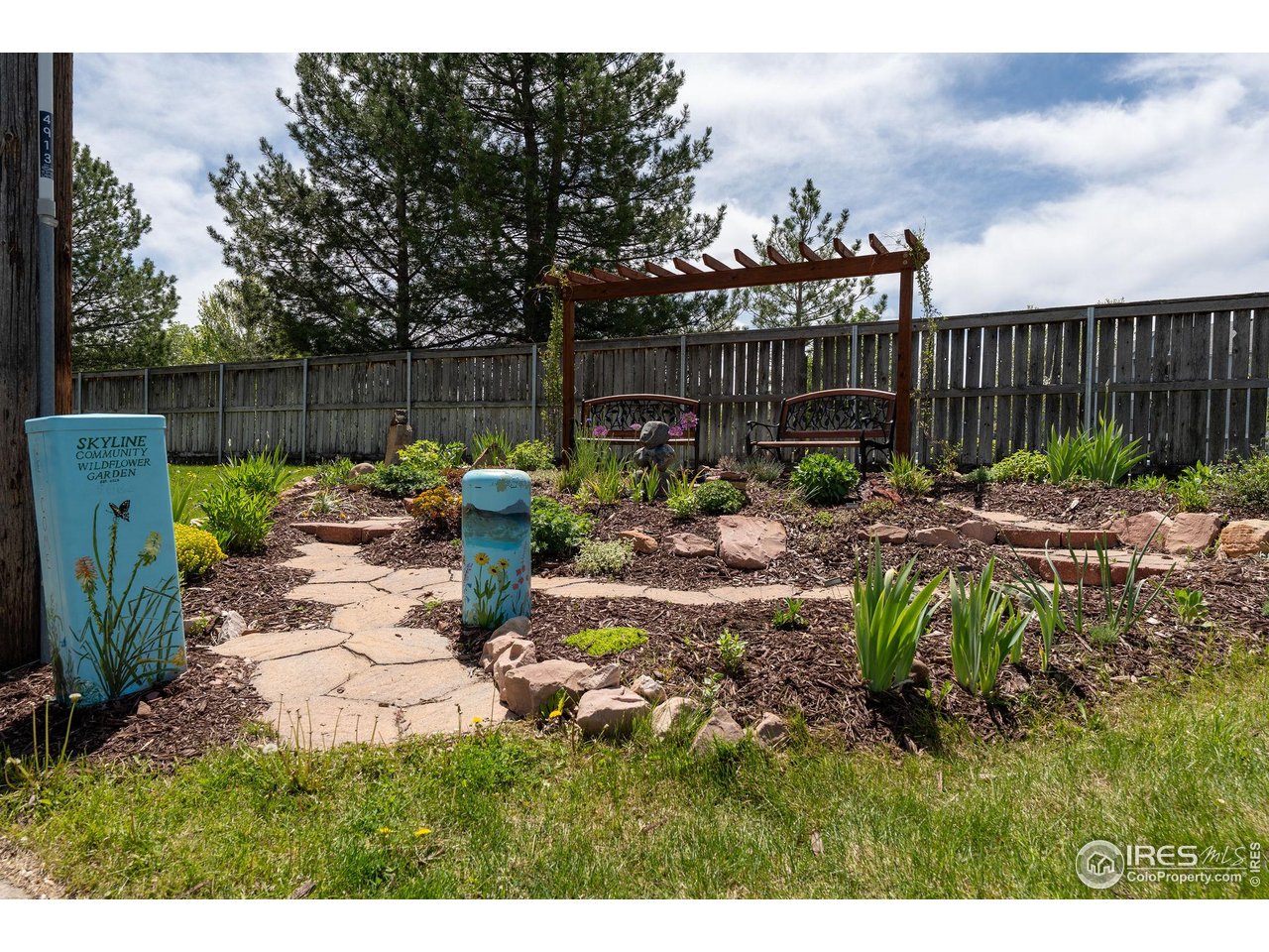 2211 W Mulberry St 52