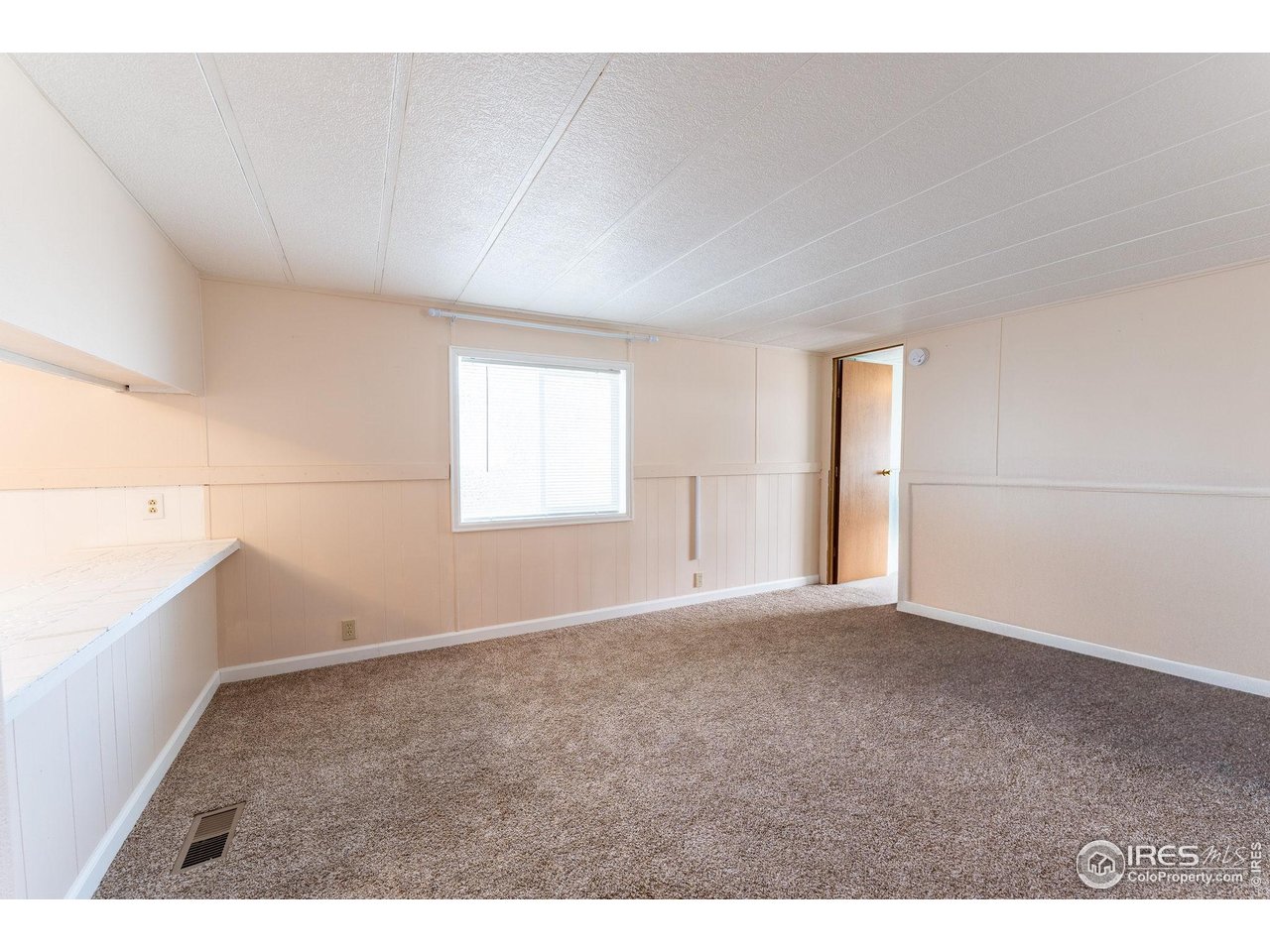 2211 W Mulberry St 52