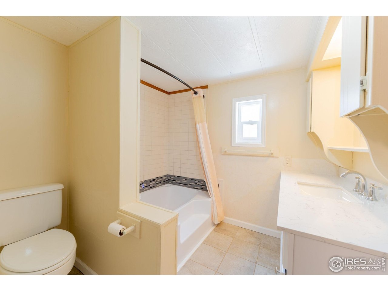 2211 W Mulberry St 52