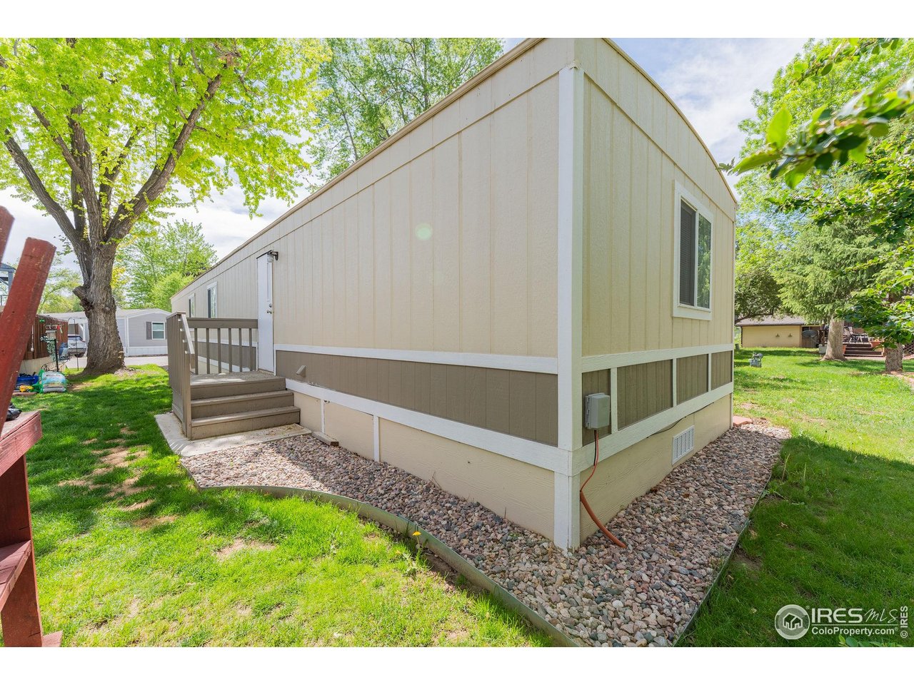 2211 W Mulberry St 52