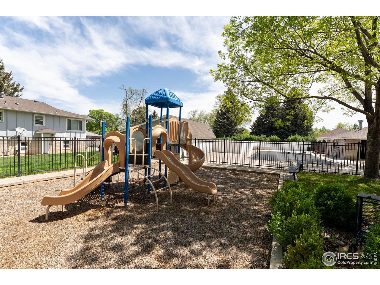 2211 W Mulberry St 52