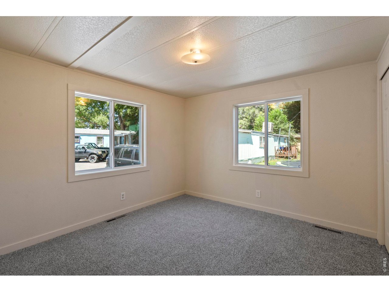 400 N Overland Trl