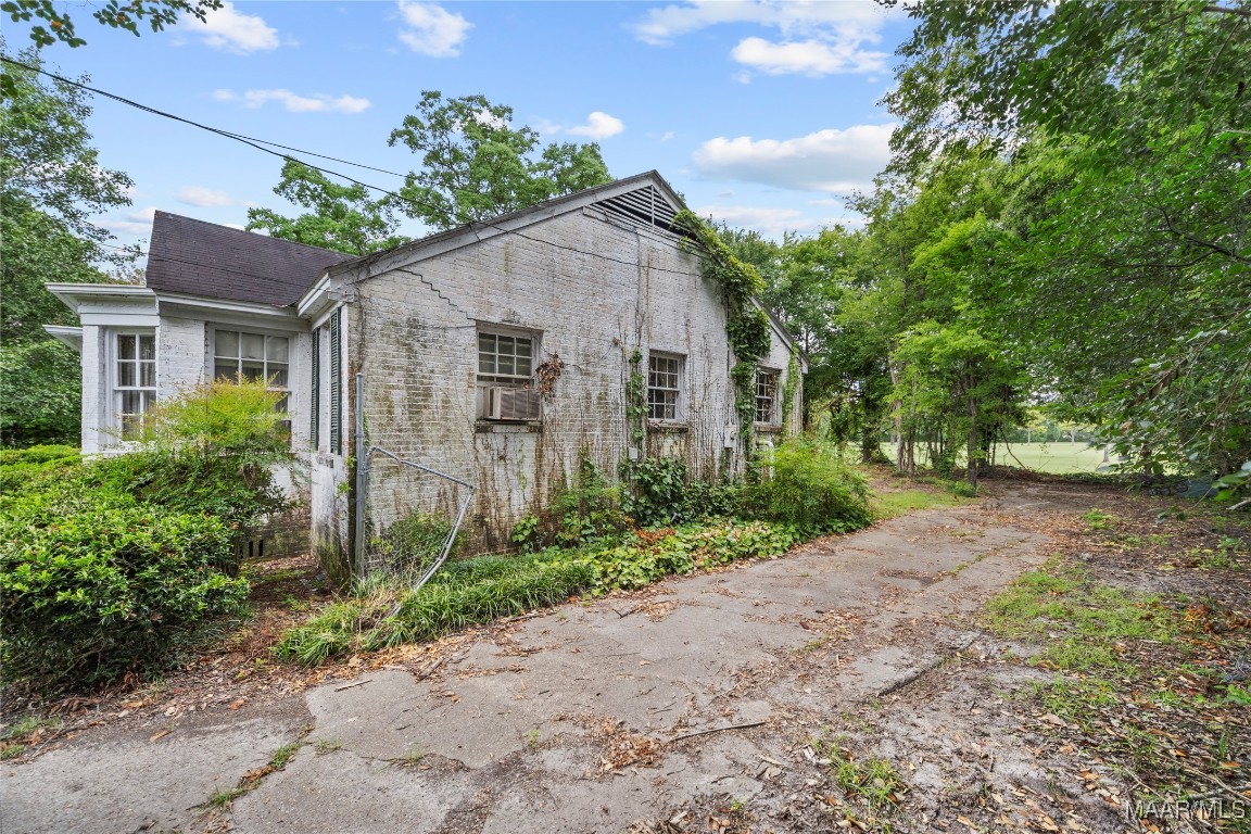 2206 COUNTRY CLUB Drive