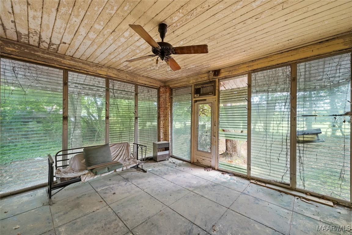 2206 COUNTRY CLUB Drive