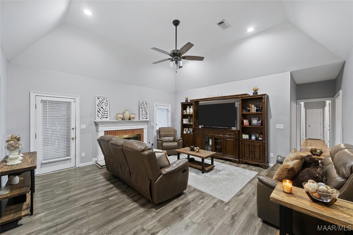 1852 Wentworth Drive