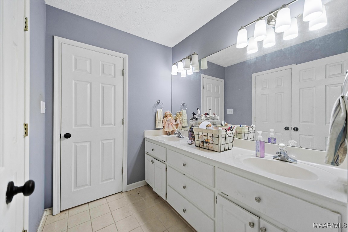 180 Stone River Loop